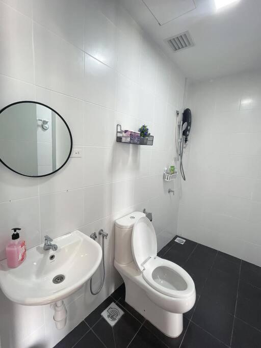 HomeFeel Netflix Youtube Free WiFi and Parking - MSuite at Bandar Manjalara, Near to DesaPark, Arkadia, One Utama, Kepong, Sri Damansara, Kota Damansara, K