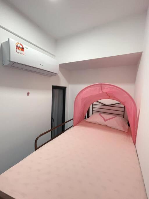 HomeFeel Netflix Youtube Free WiFi and Parking - MSuite at Bandar Manjalara, Near to DesaPark, Arkadia, One Utama, Kepong, Sri Damansara, Kota Damansara, K