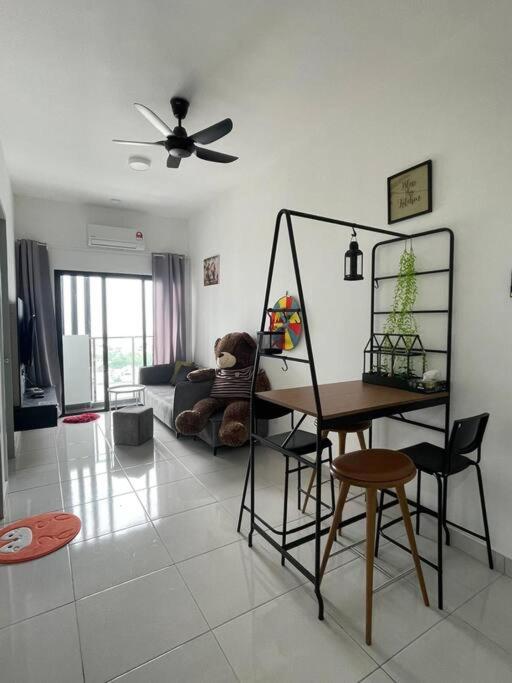 HomeFeel Netflix Youtube Free WiFi and Parking - MSuite at Bandar Manjalara, Near to DesaPark, Arkadia, One Utama, Kepong, Sri Damansara, Kota Damansara, K