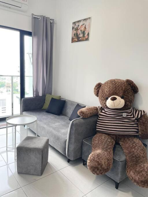 HomeFeel Netflix Youtube Free WiFi and Parking - MSuite at Bandar Manjalara, Near to DesaPark, Arkadia, One Utama, Kepong, Sri Damansara, Kota Damansara, K