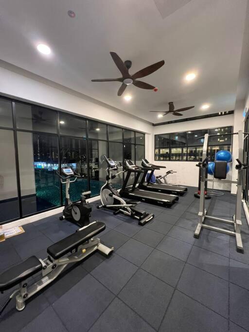 HomeFeel Netflix Youtube Free WiFi and Parking - MSuite at Bandar Manjalara, Near to DesaPark, Arkadia, One Utama, Kepong, Sri Damansara, Kota Damansara, K