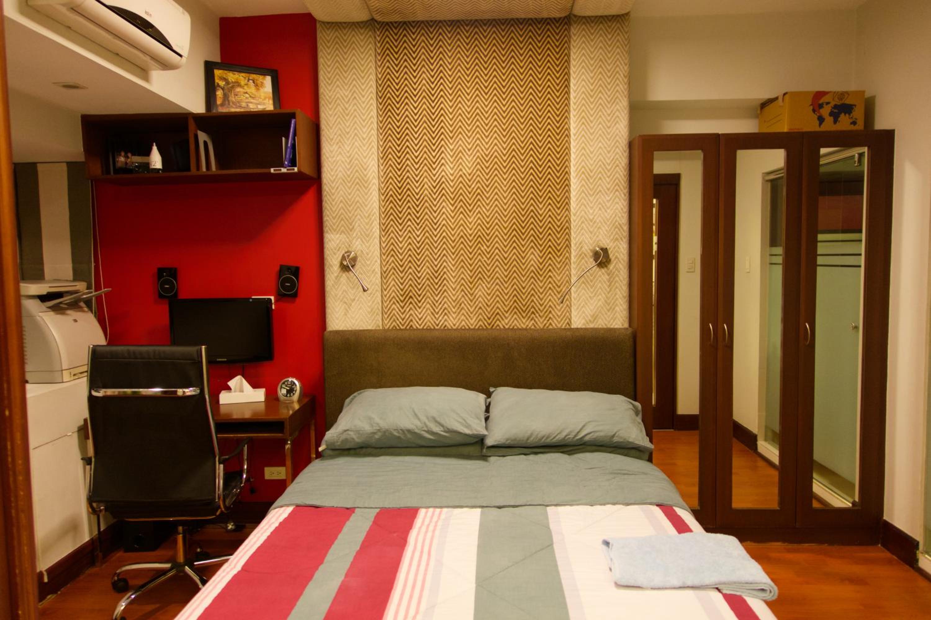 Luxury Condo at Forbeswood Parklane The Fort BGC view 5