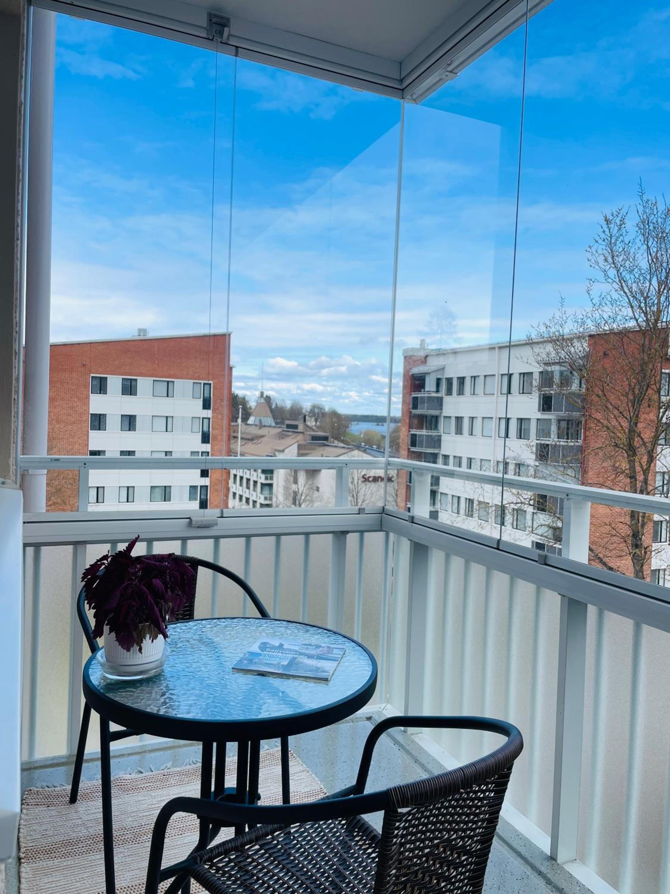 Ydinkeskusta kaksio Saimaa näkymillä, AC, WiFi, parveke view 2