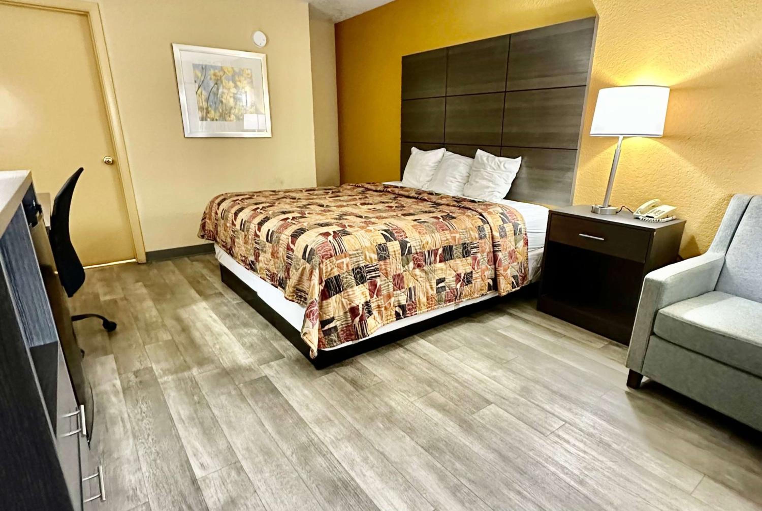 Days Inn by Wyndham Charlotte Northlake view 3