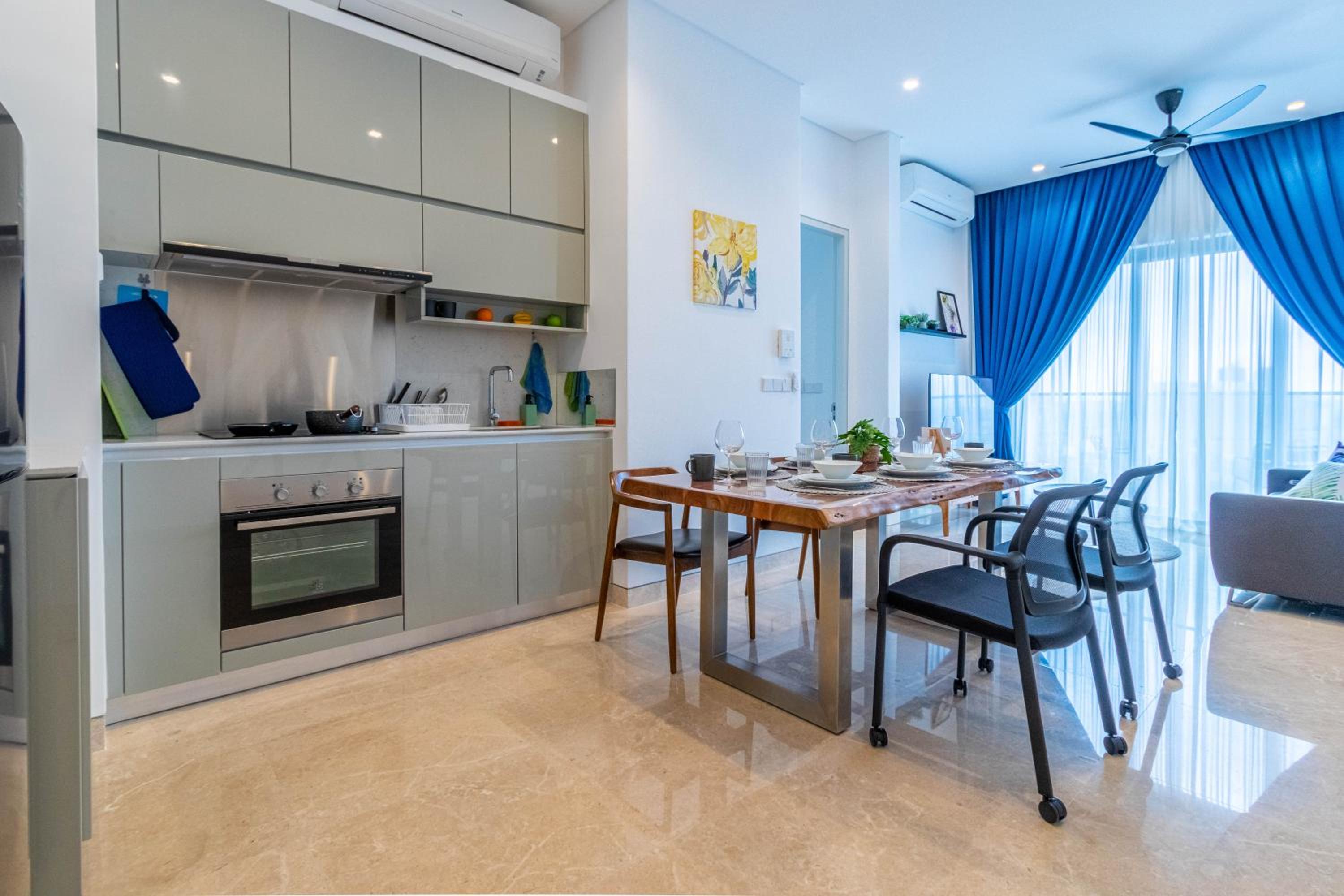 Lucentia Residence BBCC By Bedstay