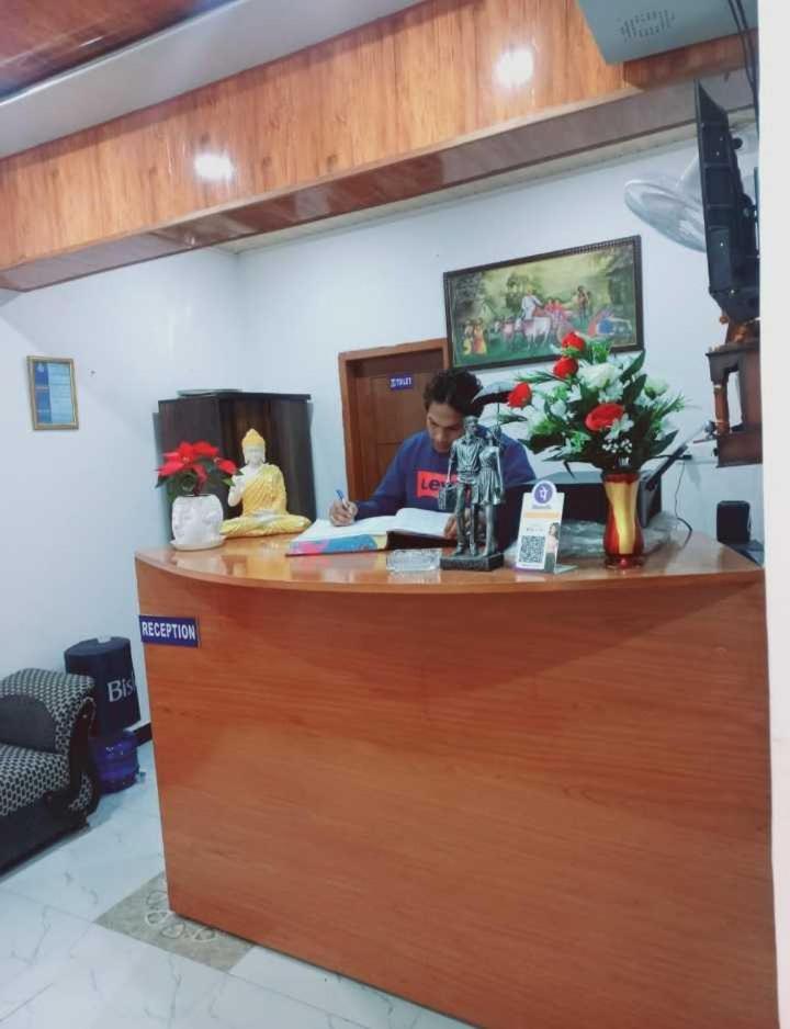Lobby & Reception
