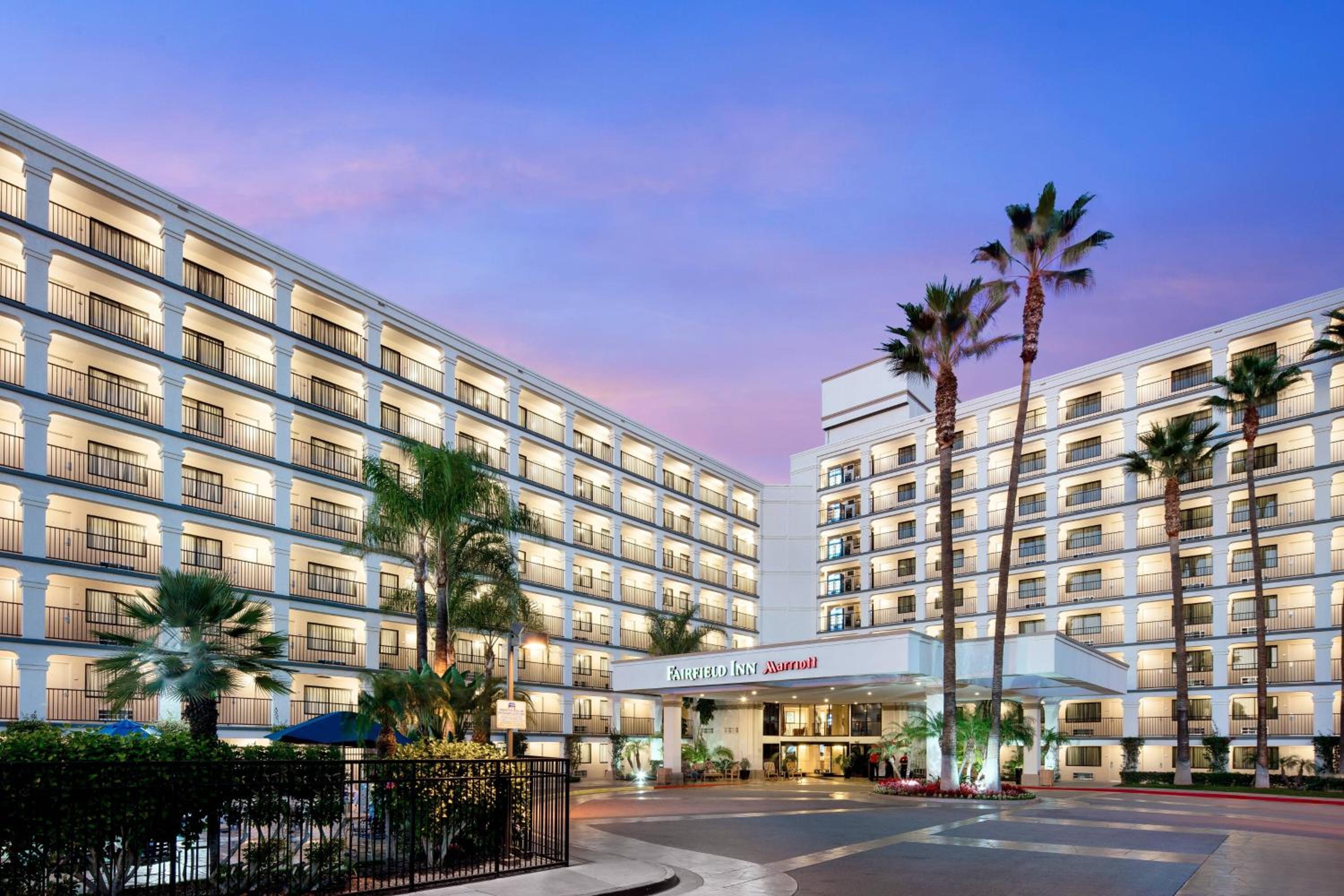 Hotel Fairfield by Marriott Anaheim Resort - Image 1