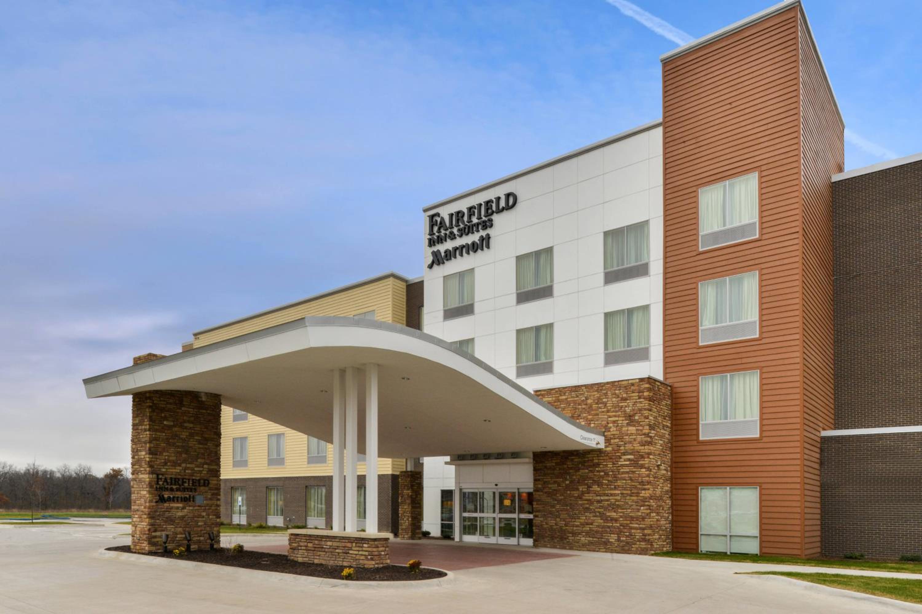 Cedar Rapids Vacations - Fairfield Inn  Suites by Marriott Coralville - Property Image 2
