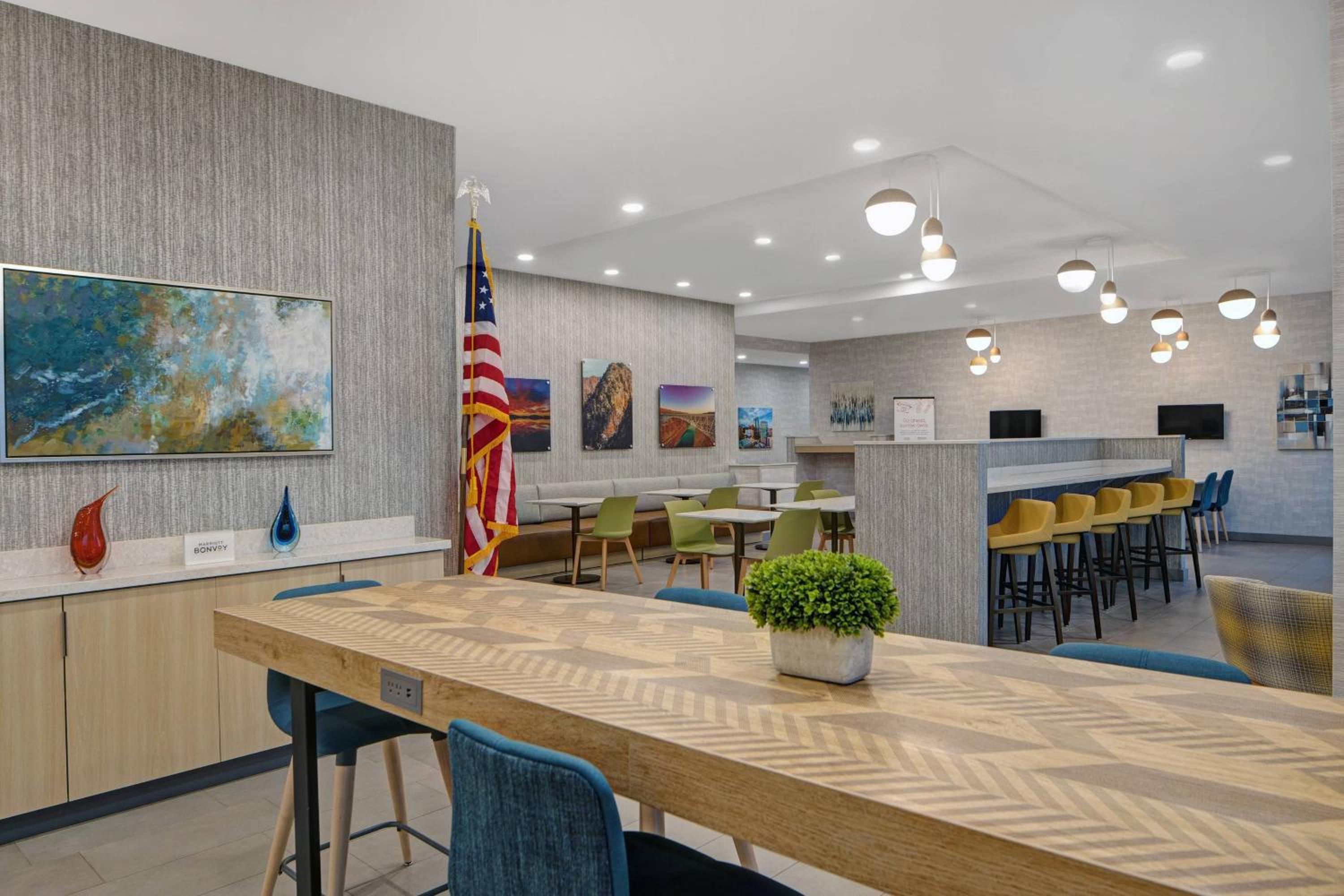 Glendale Vacations - TownePlace Suites by Marriott Phoenix Glendale Sports  Entertainment District - Property Image 5