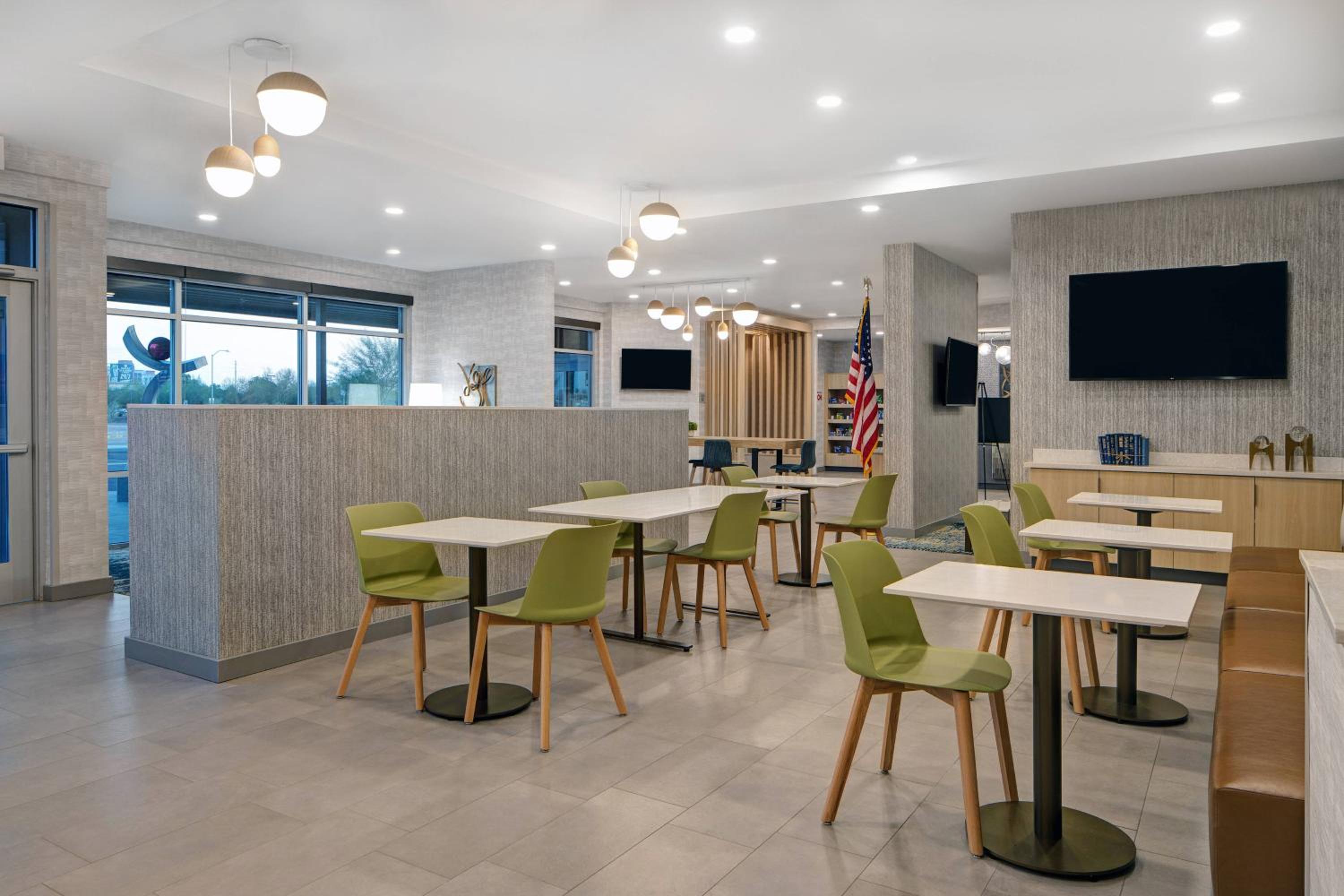 Glendale Vacations - TownePlace Suites by Marriott Phoenix Glendale Sports  Entertainment District - Property Image 9