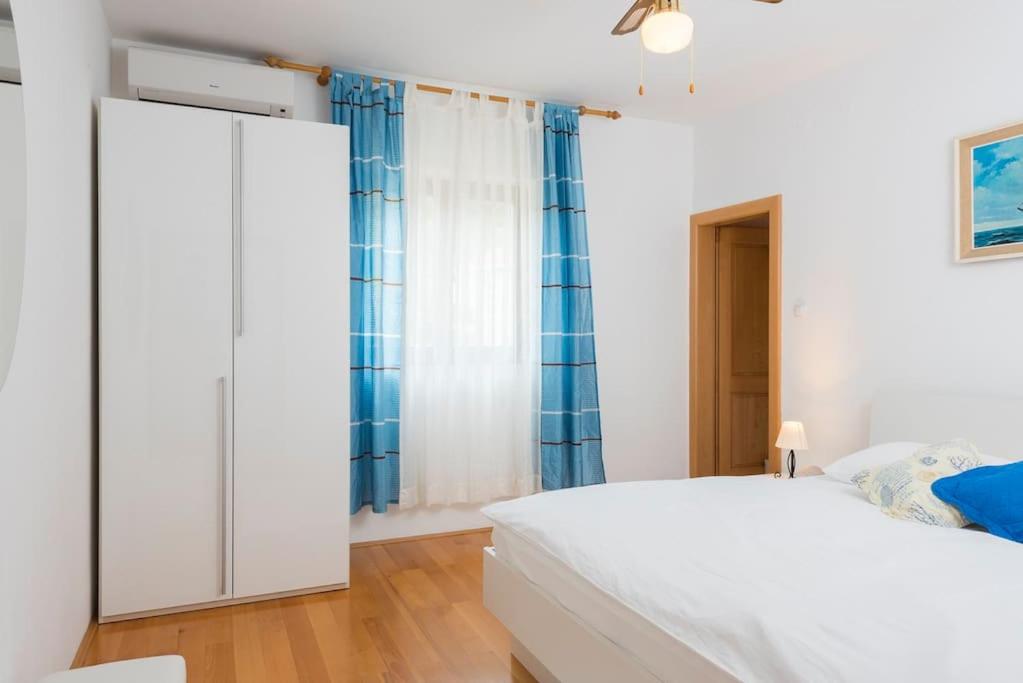 Apartment in Hvar town historic center view 4