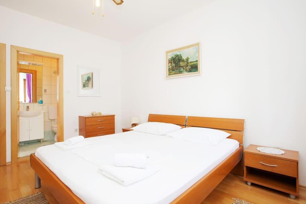 Apartment in Hvar town historic center view 5