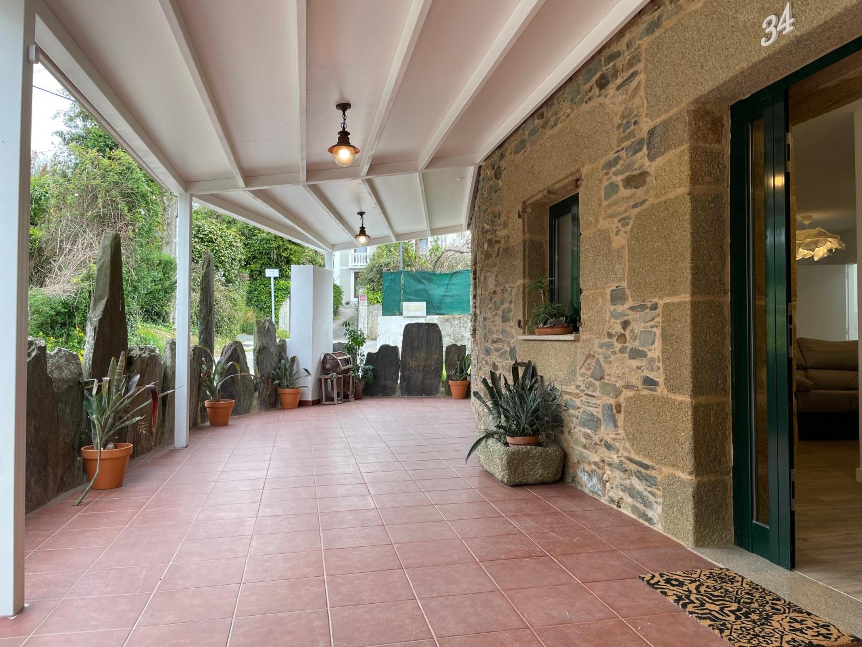 Apartamentos turísticos Praia de Seselle, terraza y jardín a un paso de la playa view 2