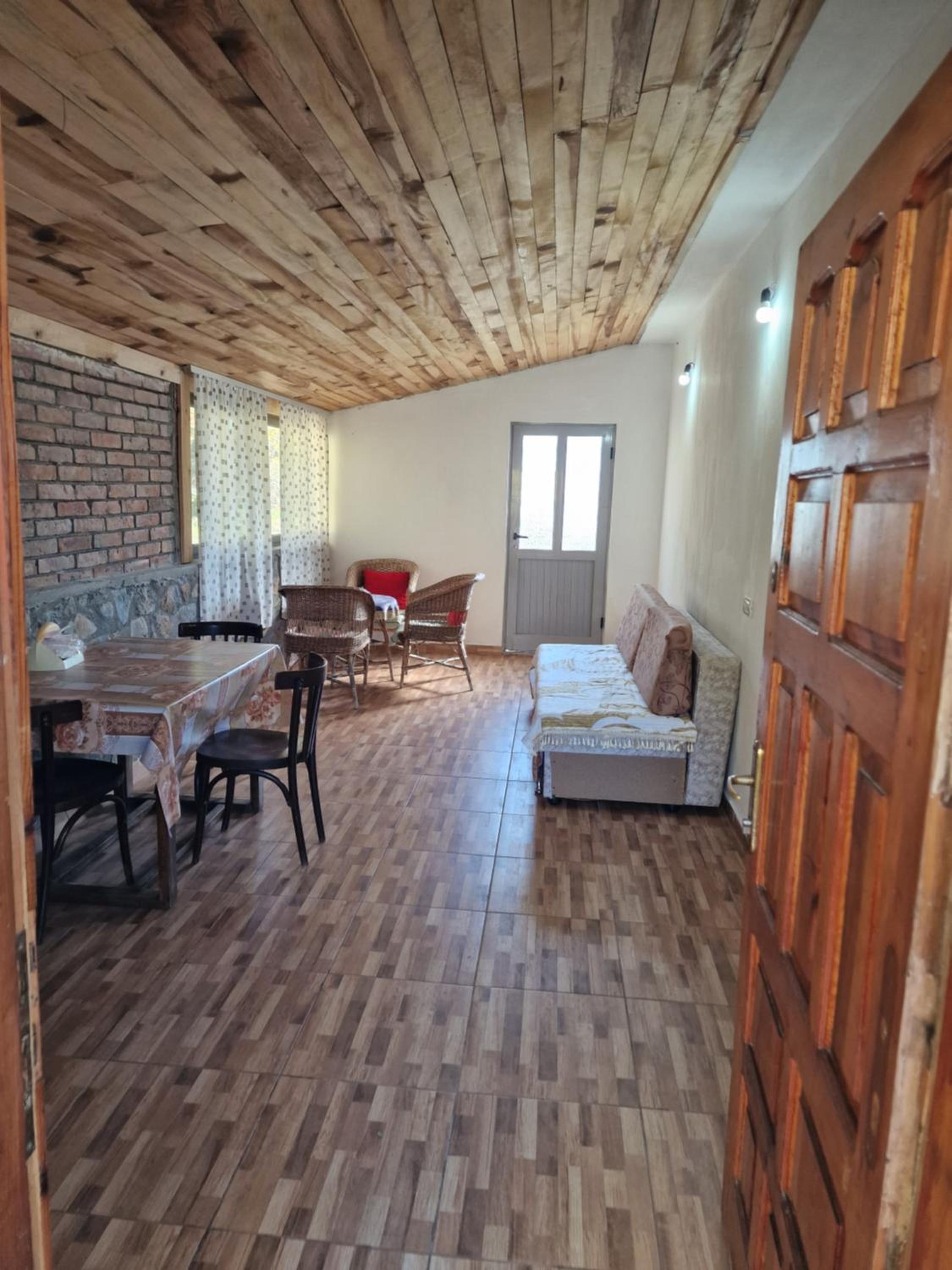 Bujtinat Skenderi Gjinar