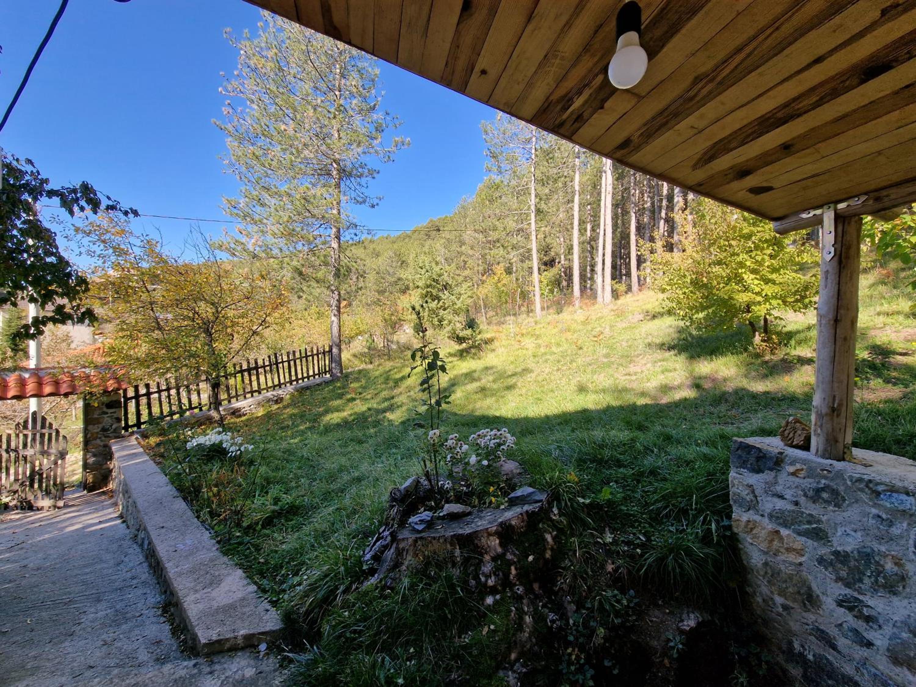Bujtinat Skenderi Gjinar