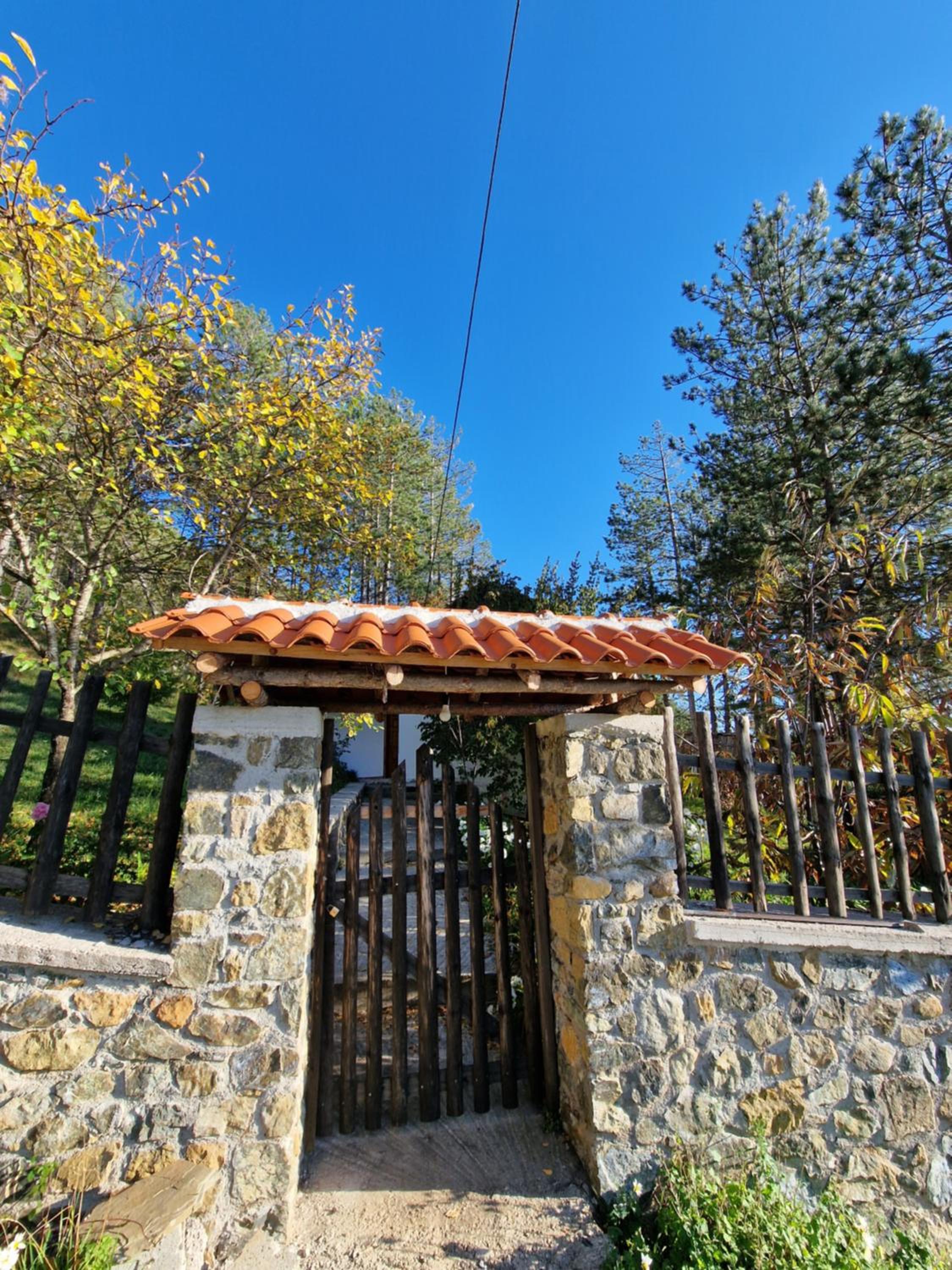 Bujtinat Skenderi Gjinar