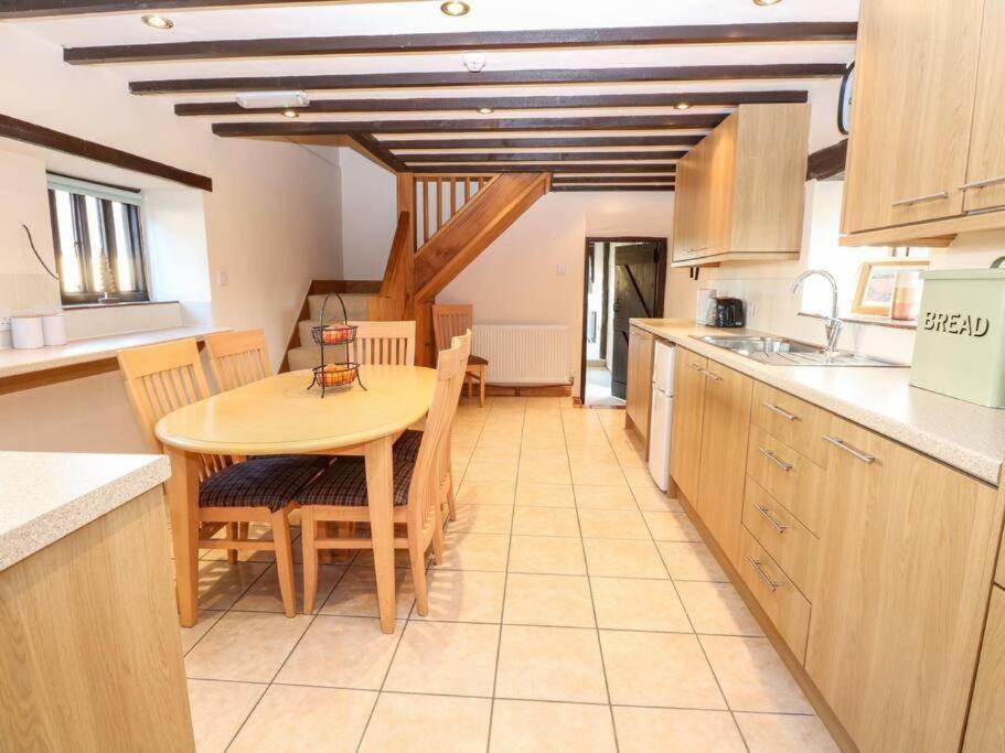 PondView Cottage with swimming pool, and garden view 5