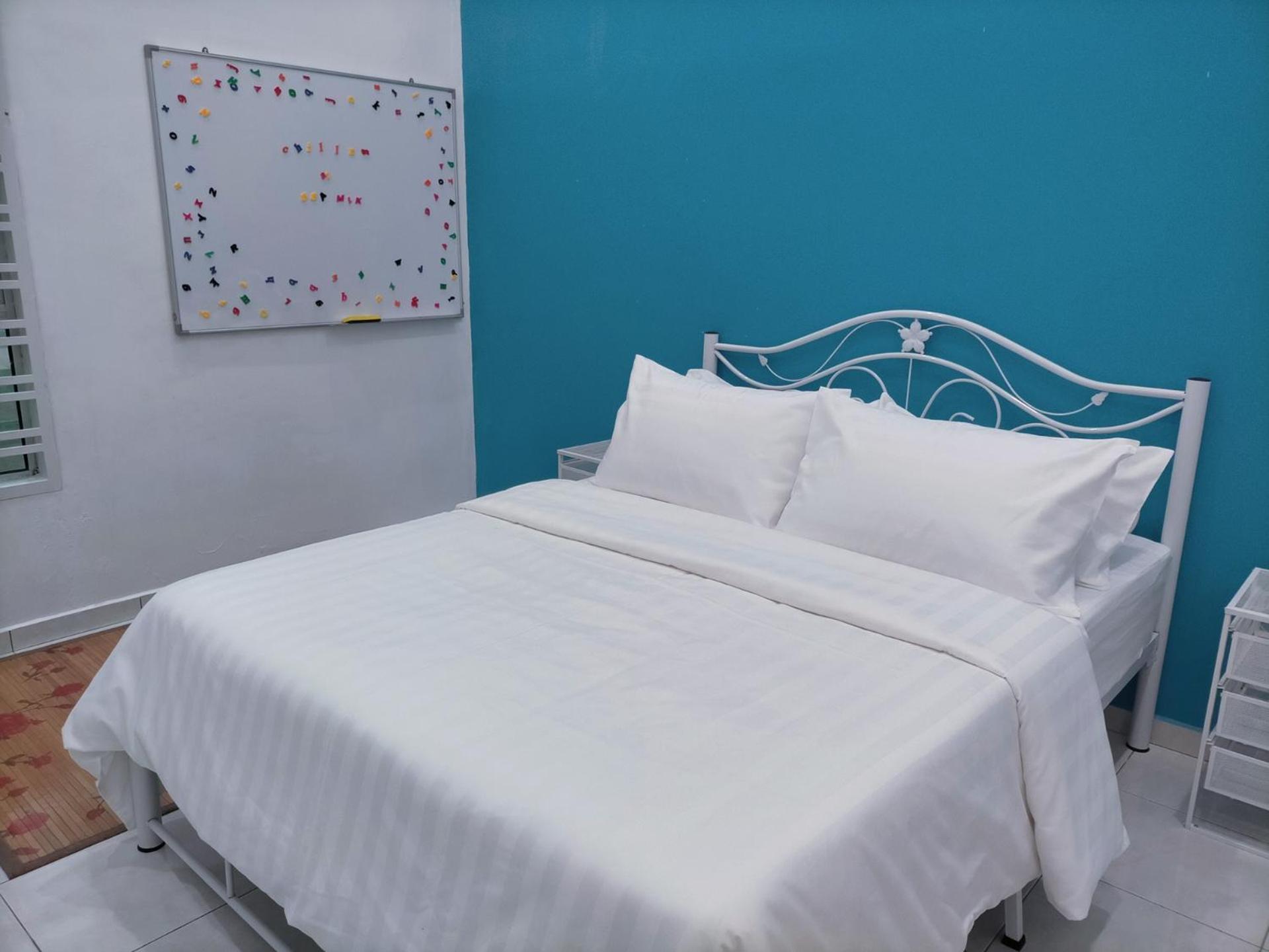 Homestay 88A Melaka for 9 pax with Private Pool, Smart TV, Netflix and Wifi photo 5