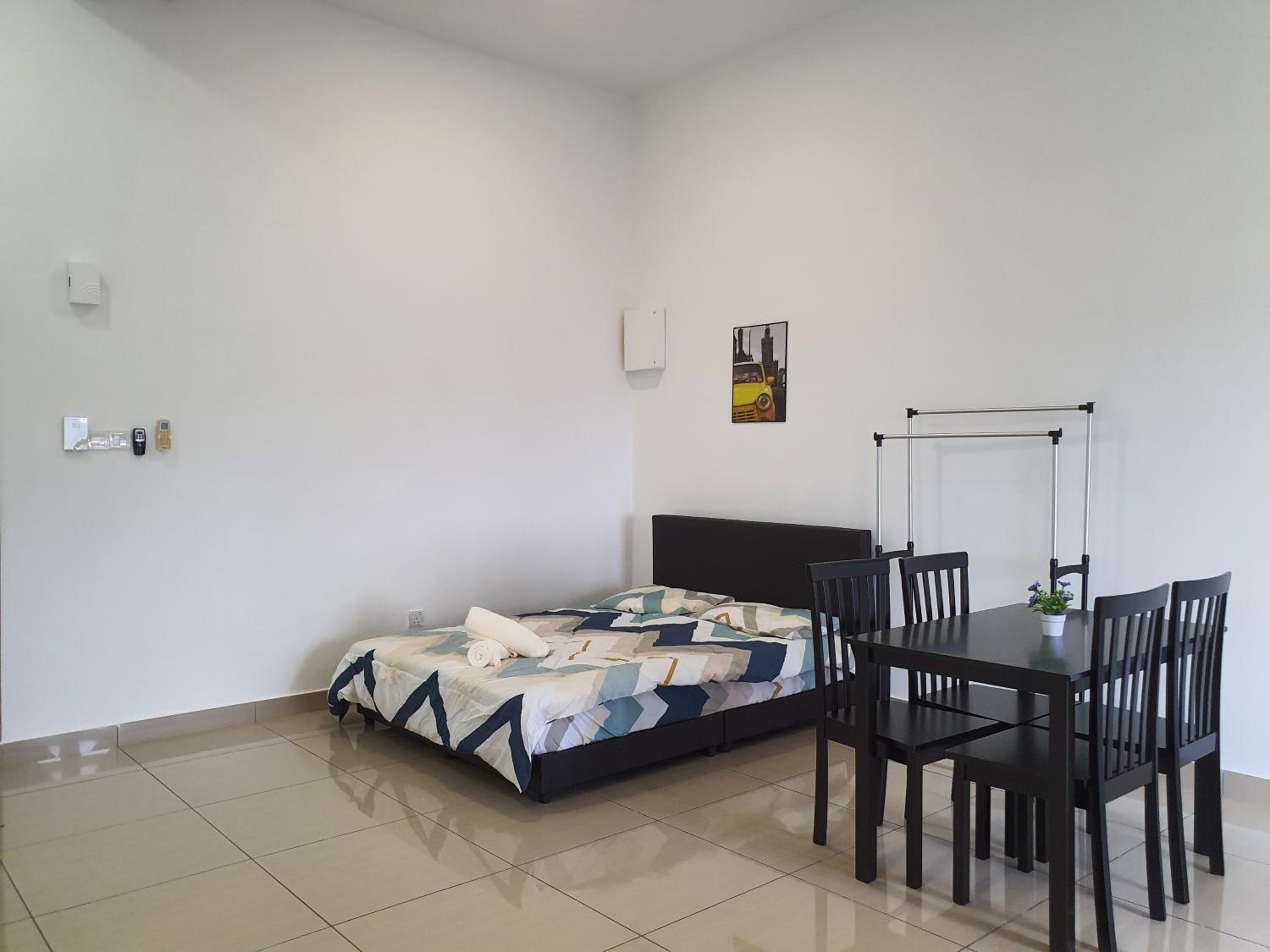 Austin Heights, 1 room with 4 guest IKEA