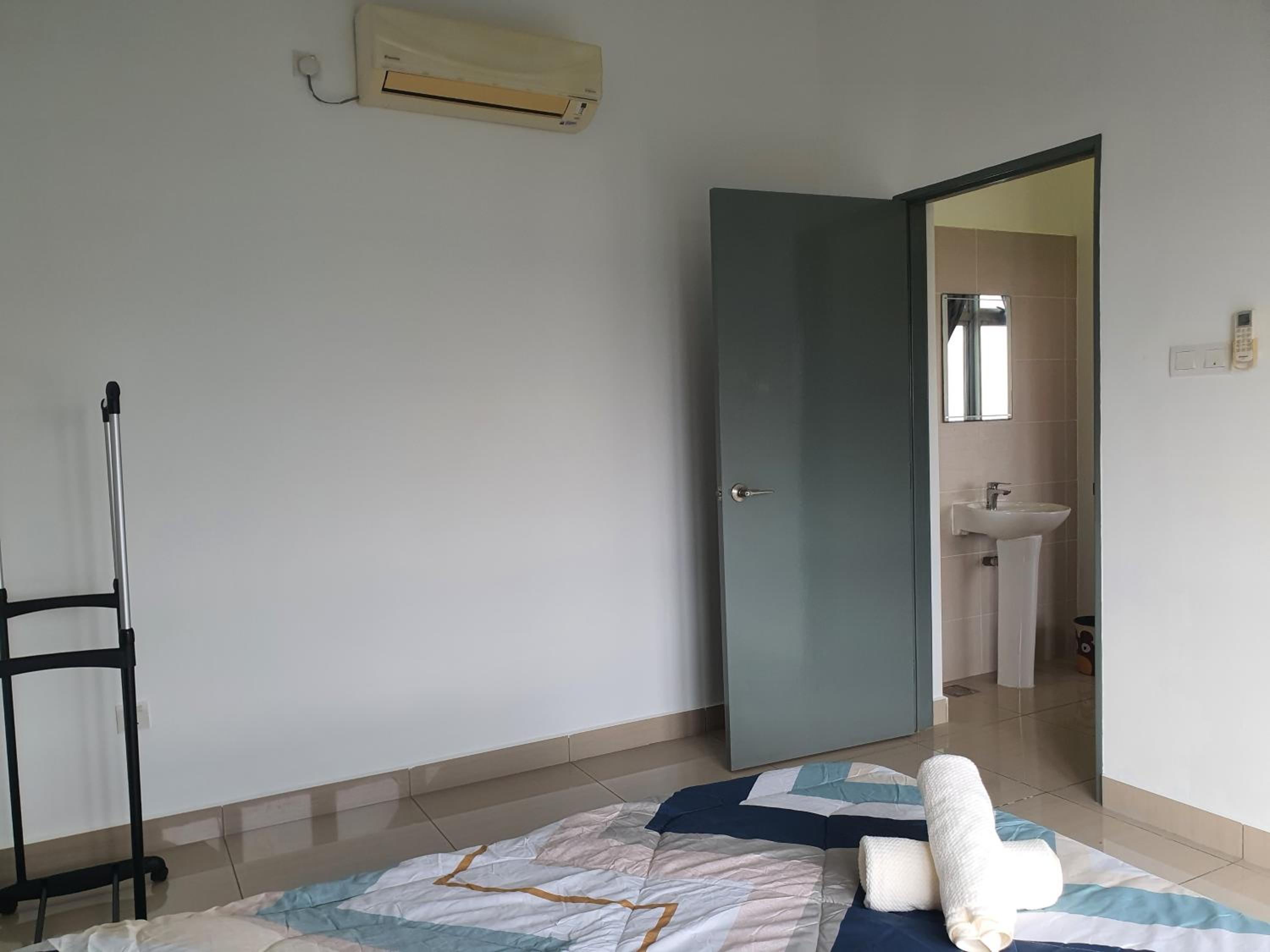 Austin Heights, 1 room with 4 guest IKEA