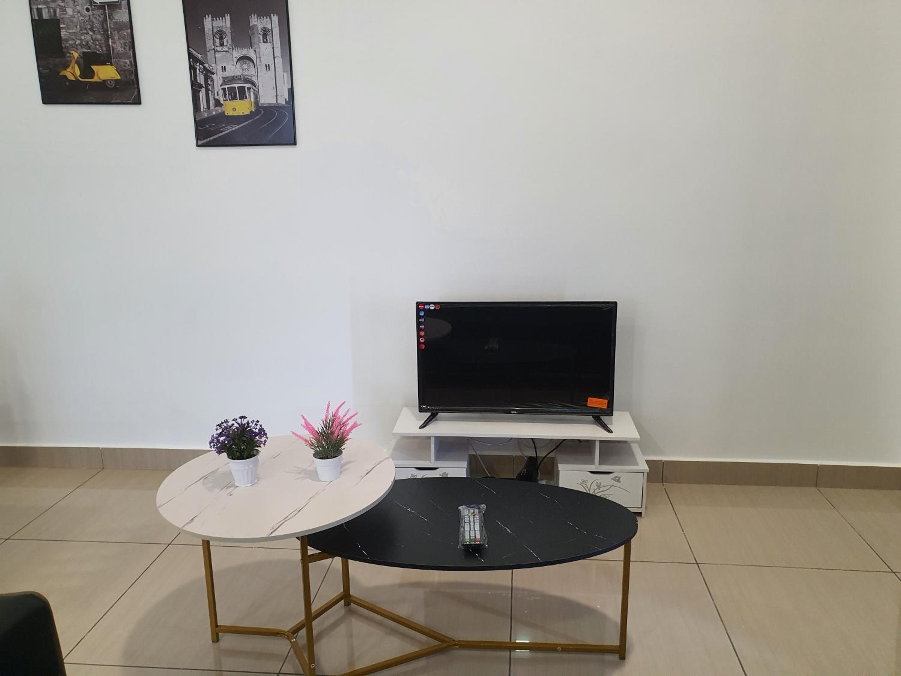 Austin Heights, 1 room with 4 guest IKEA