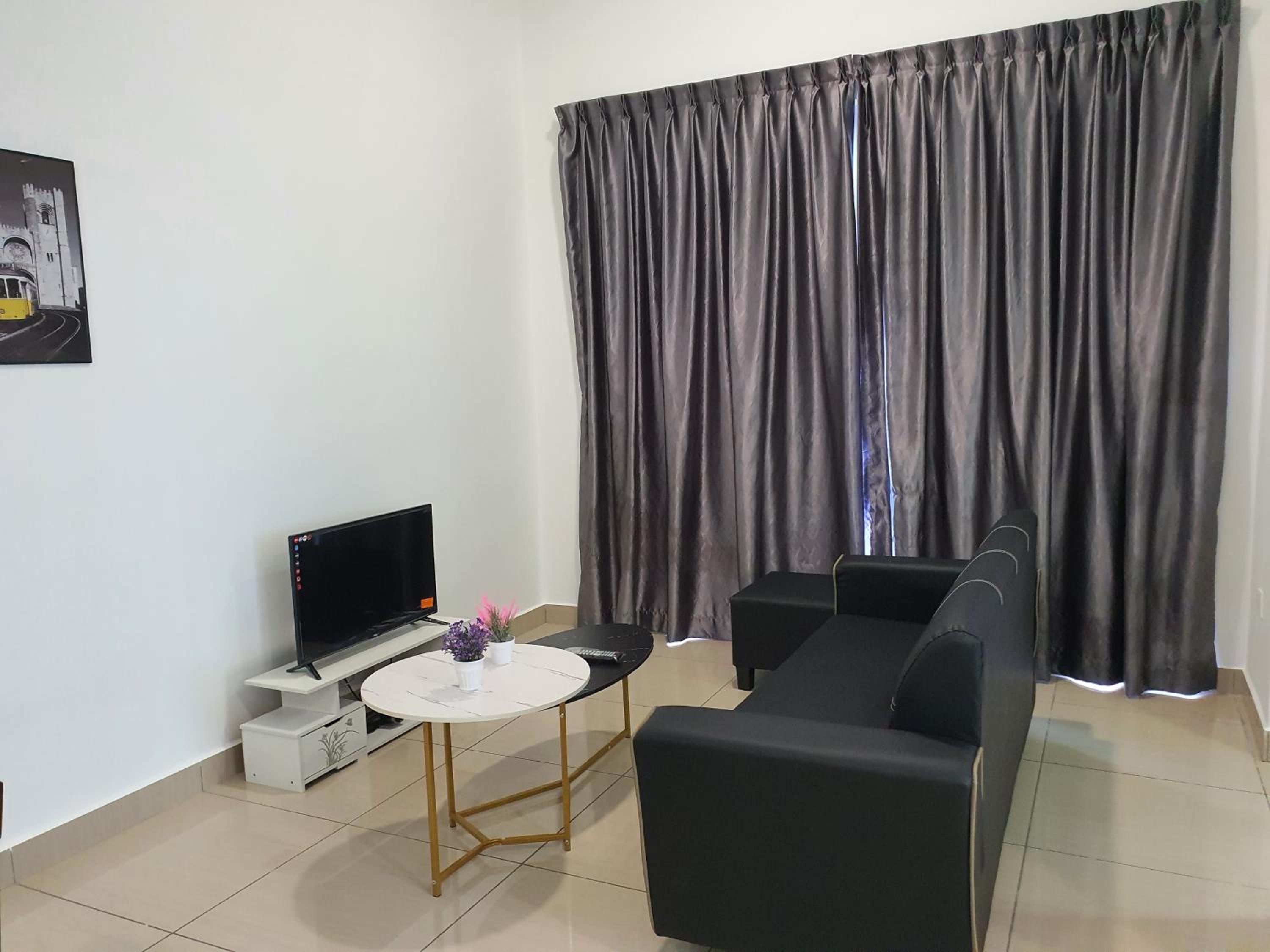 Austin Heights, 1 room with 4 guest IKEA