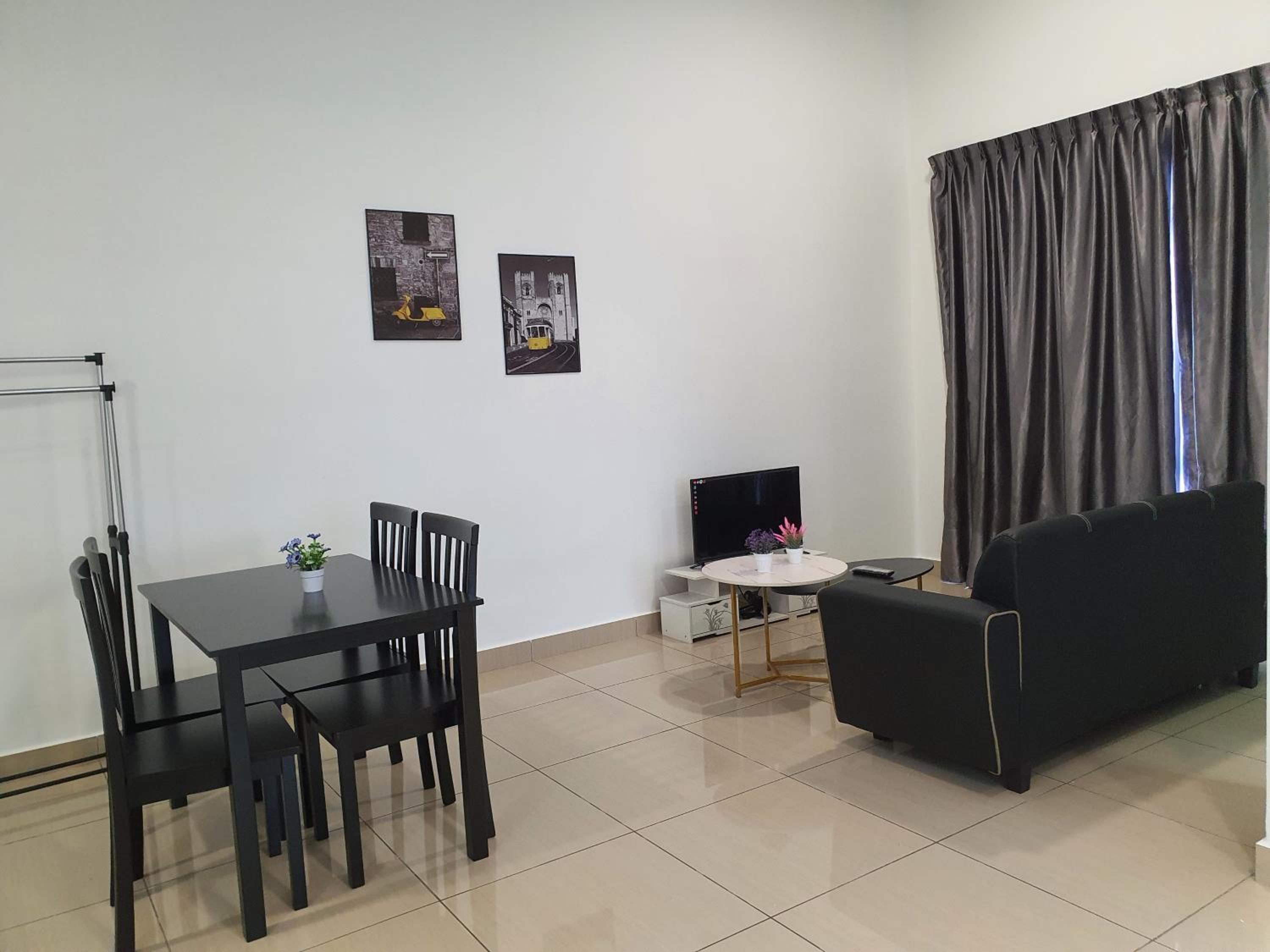 Austin Heights, 1 room with 4 guest IKEA