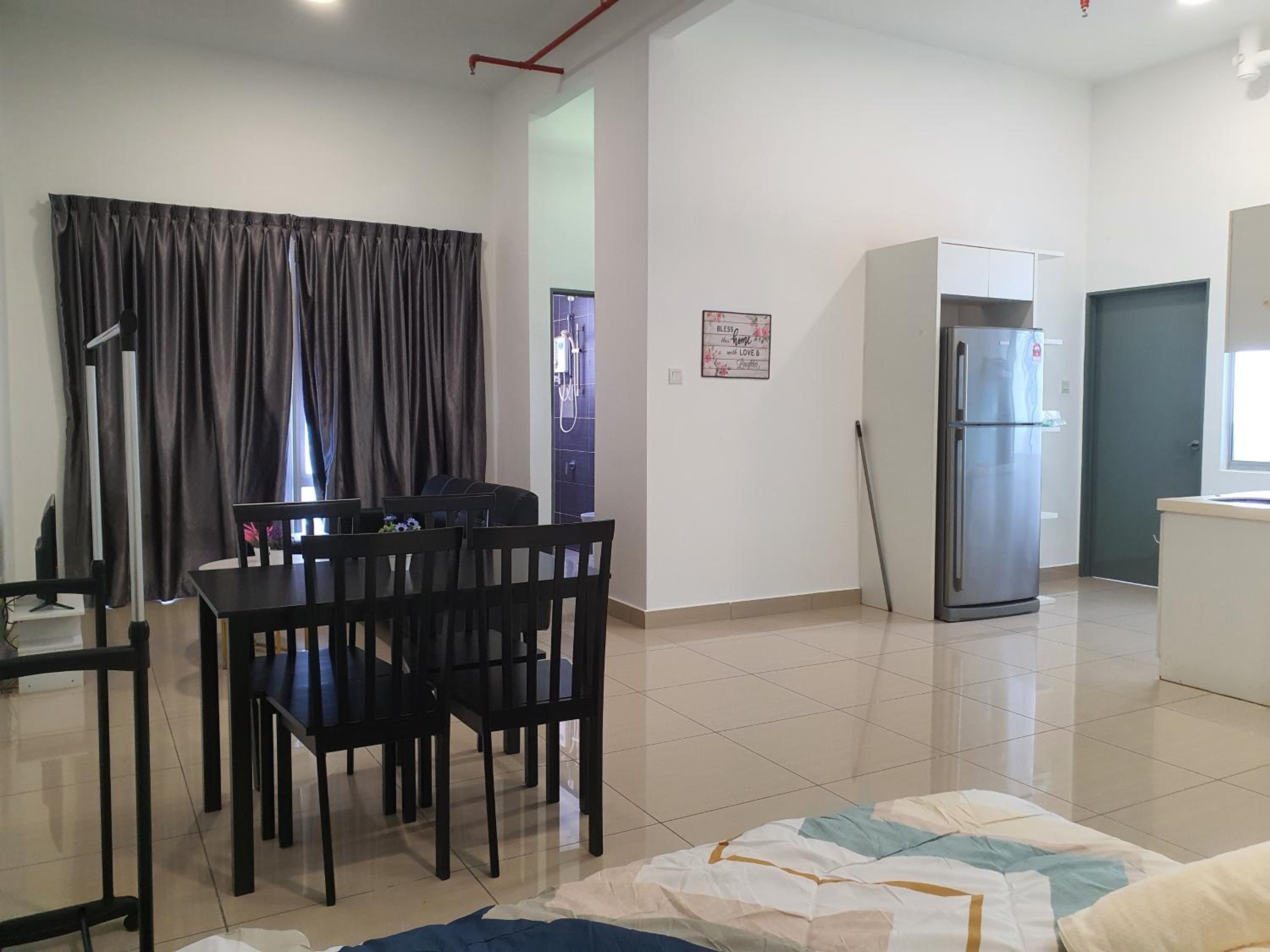 Austin Heights, 1 room with 4 guest IKEA
