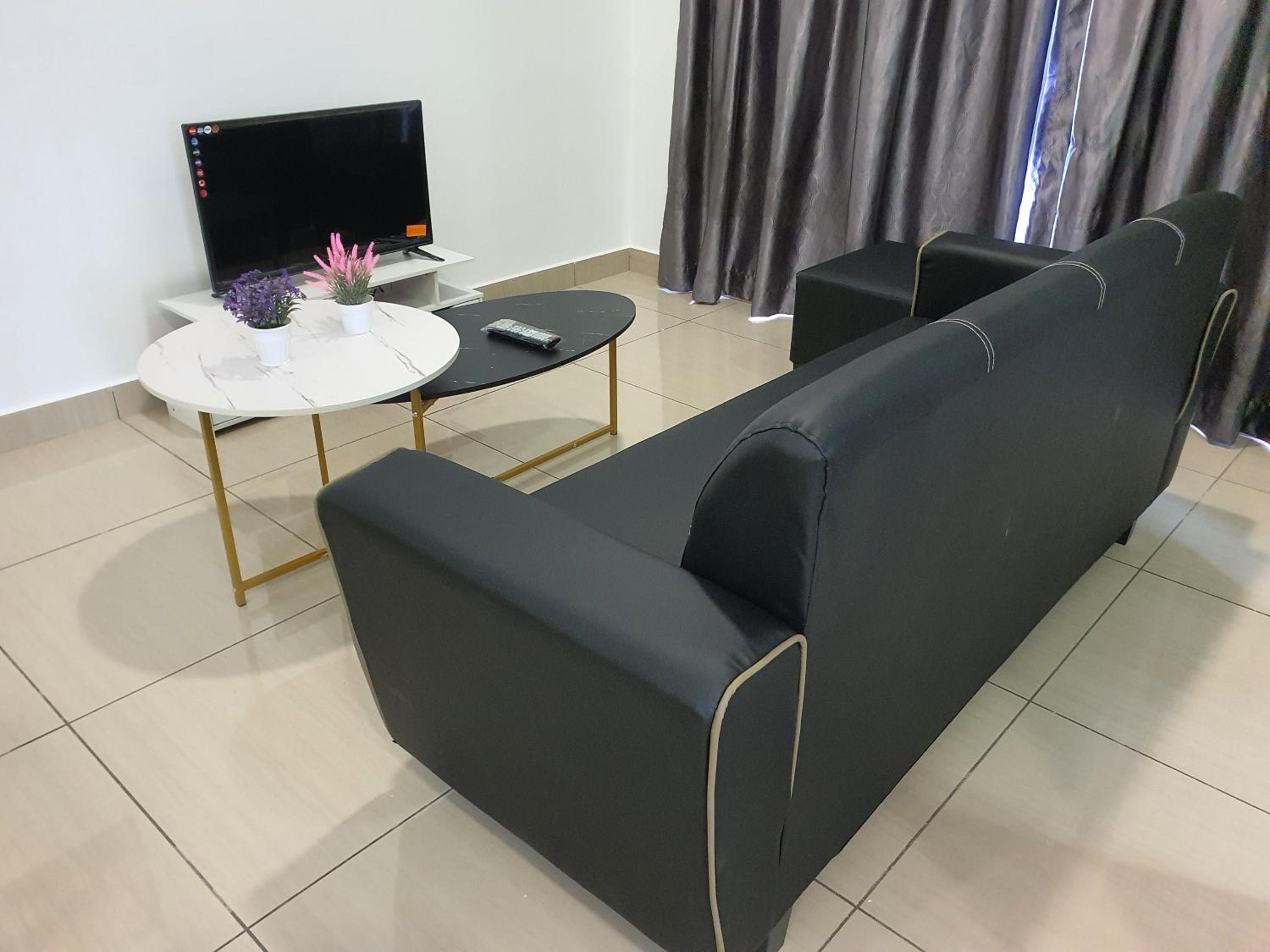 Austin Heights, 1 room with 4 guest IKEA