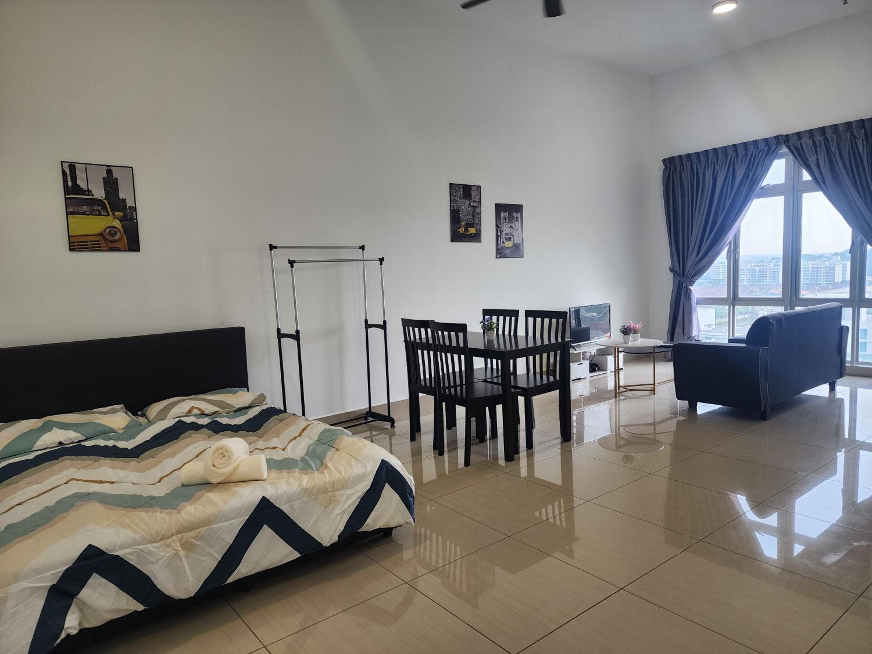 Austin Heights, 1 room with 4 guest IKEA