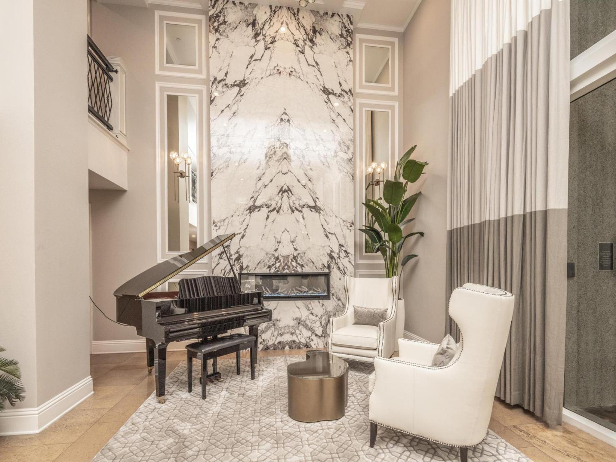 Sandpearl Residences 1605 - Luxurious Top Floor Penthouse - 360 WATER VIEWS