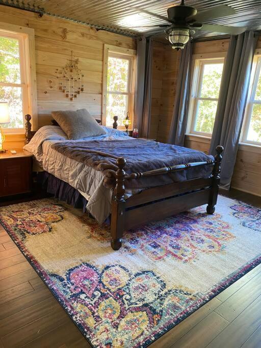 Cabin with a view in Hot Springs—walk to AT view 5