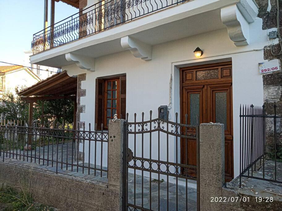 Archontiko Taxiarches Kymi Evia