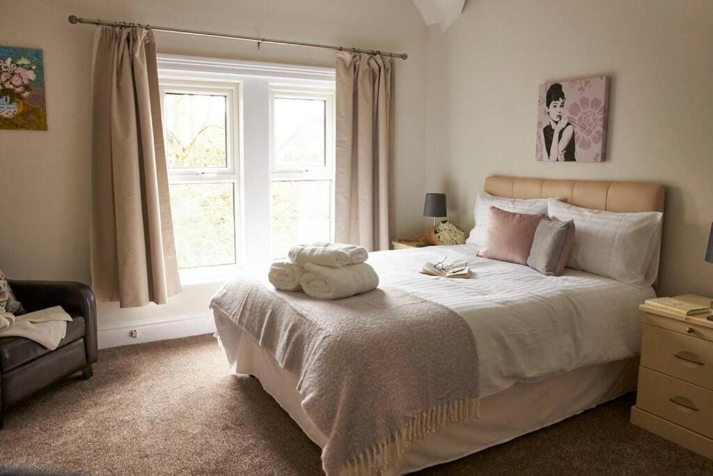 Comfy big 7 bedroom townhouse view 5
