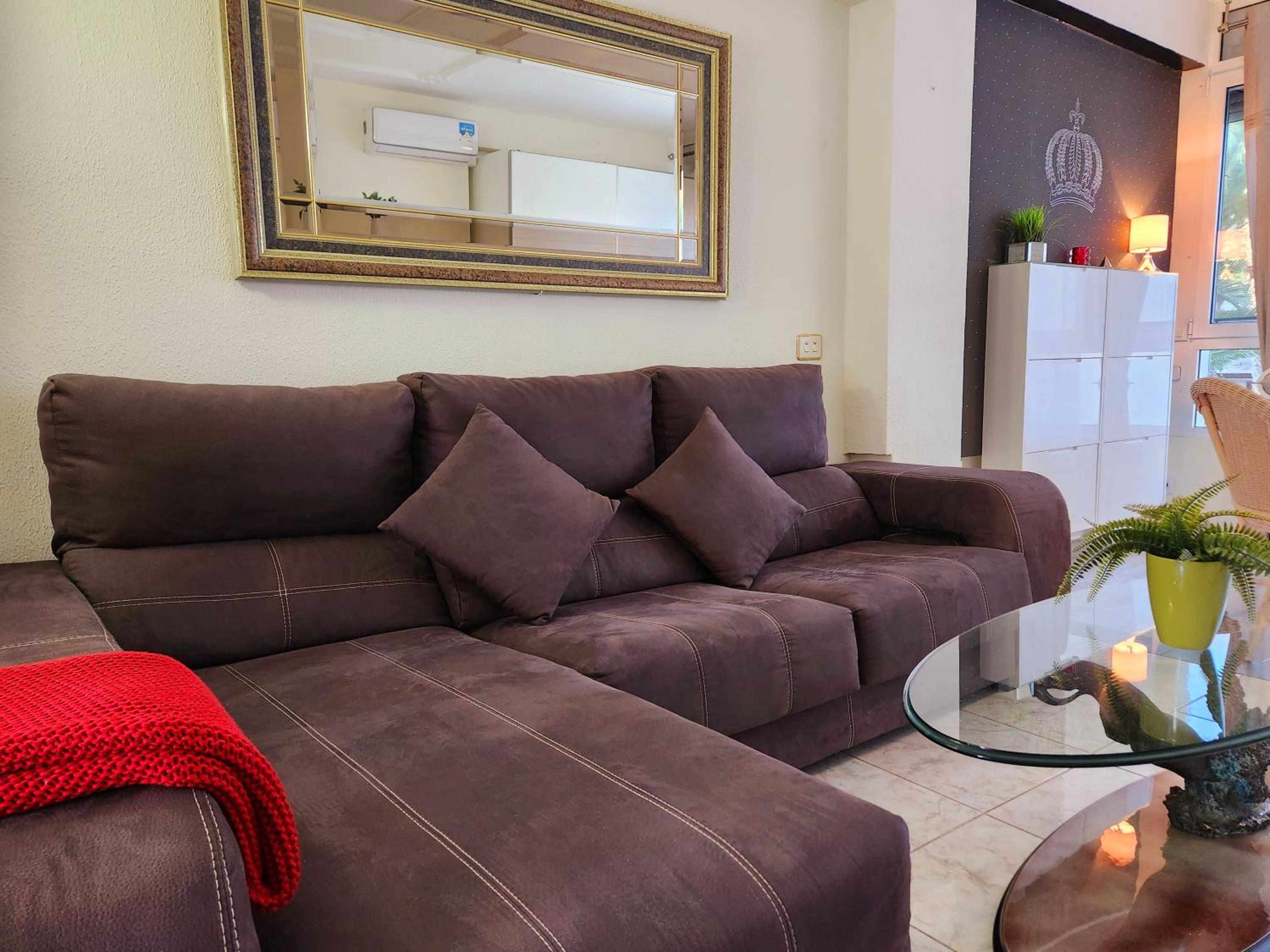 Yumbo Queen Apartment