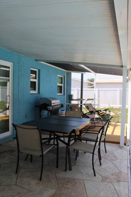 Pool house in Port Charlotte view 2