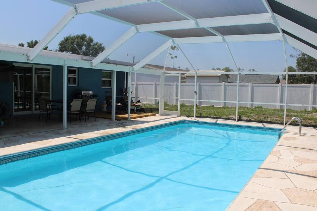 Pool house in Port Charlotte view 3