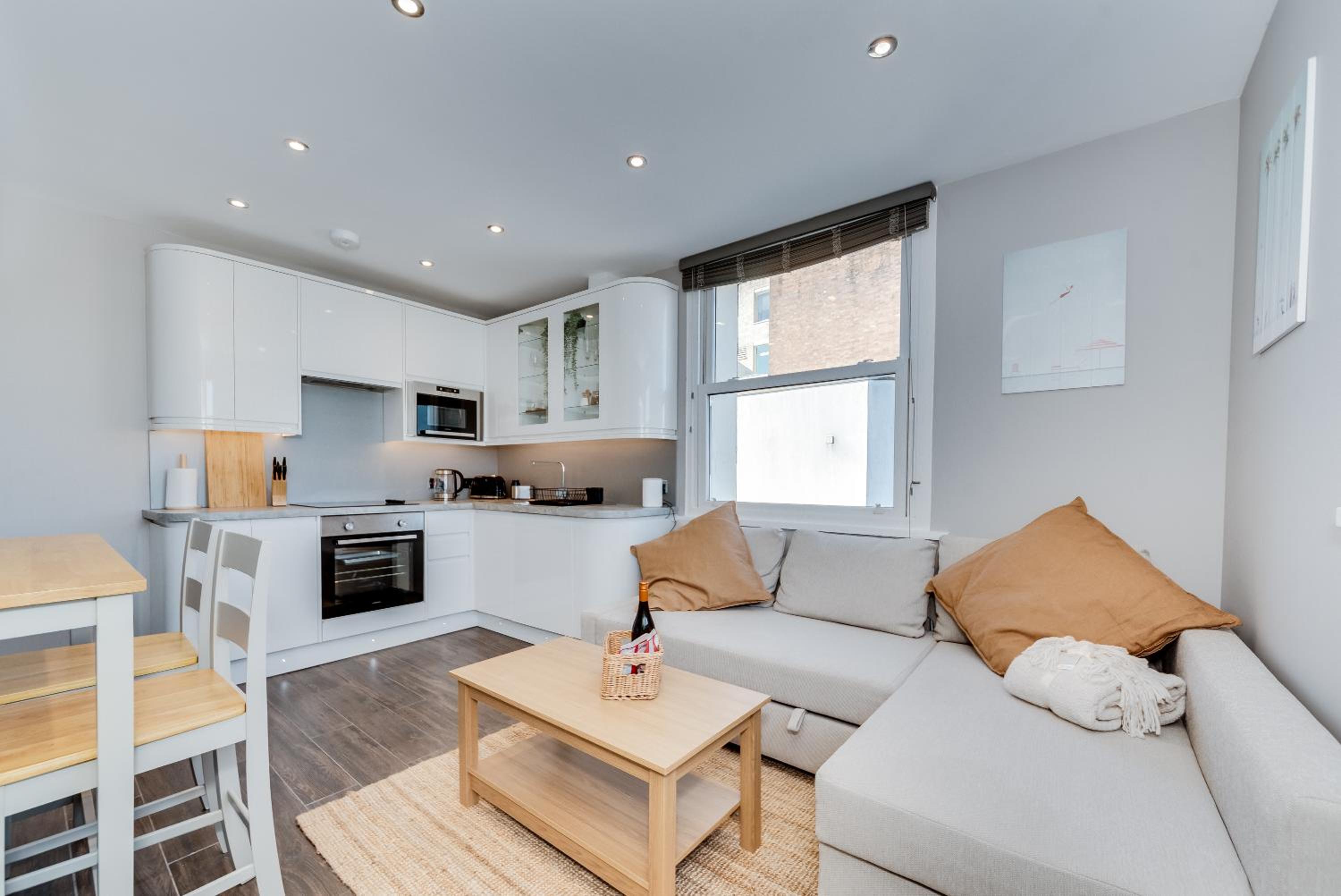 Cosy Retreat with Views of Brighton City and Sea view 4