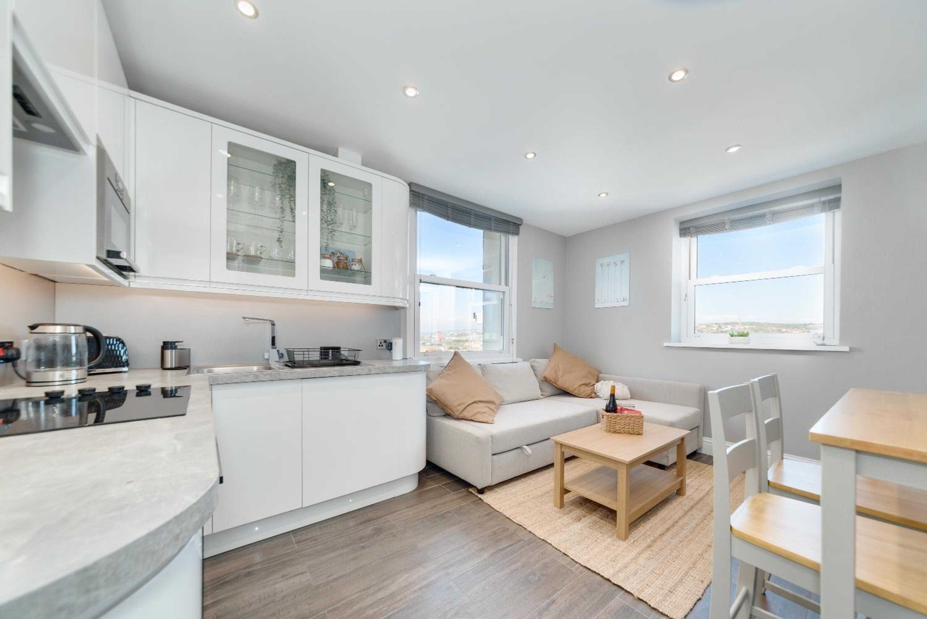Cosy Retreat with Views of Brighton City and Sea view 3
