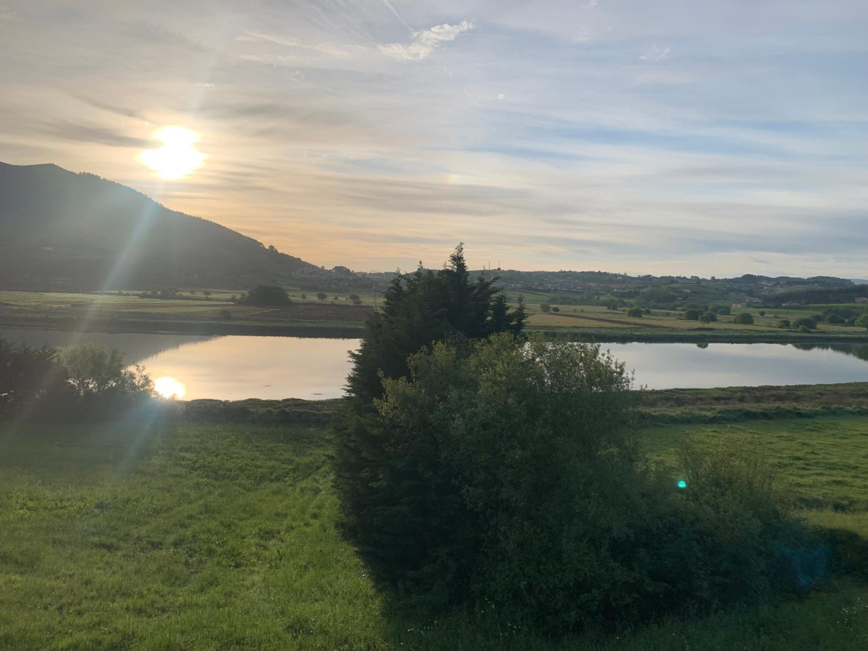 La Carrera, villa moderna con piscina privada en Mogro Cantabria