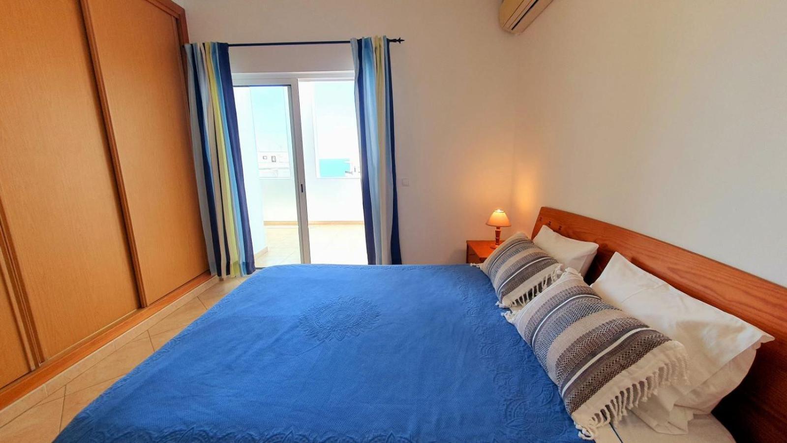 Quarteira Beach Vacation: 2BR steps to the sand view 5