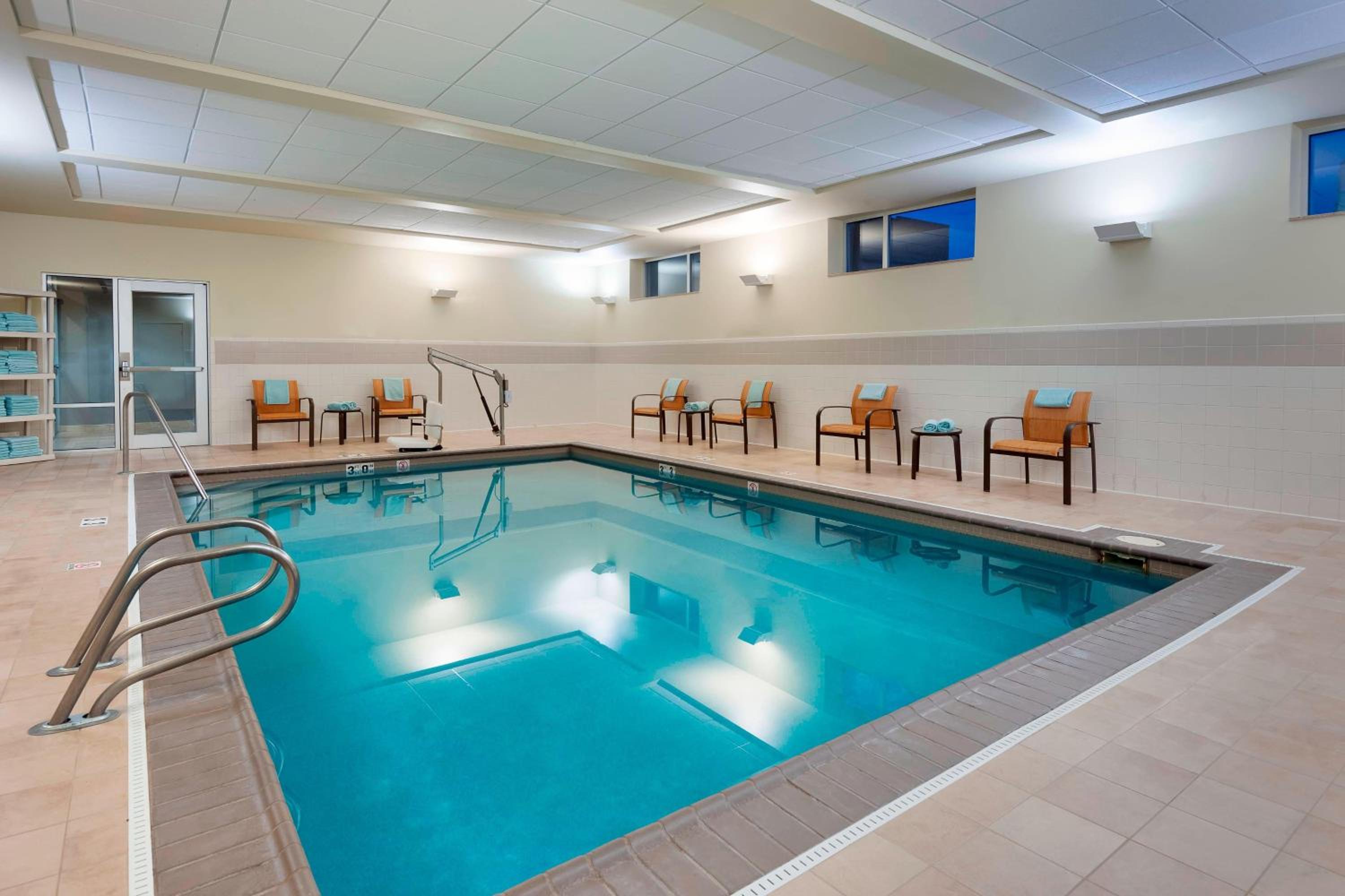 Fort Wayne Vacations - Courtyard Fort Wayne Downtown at Grand Wayne Convention Center - Property Image 33
