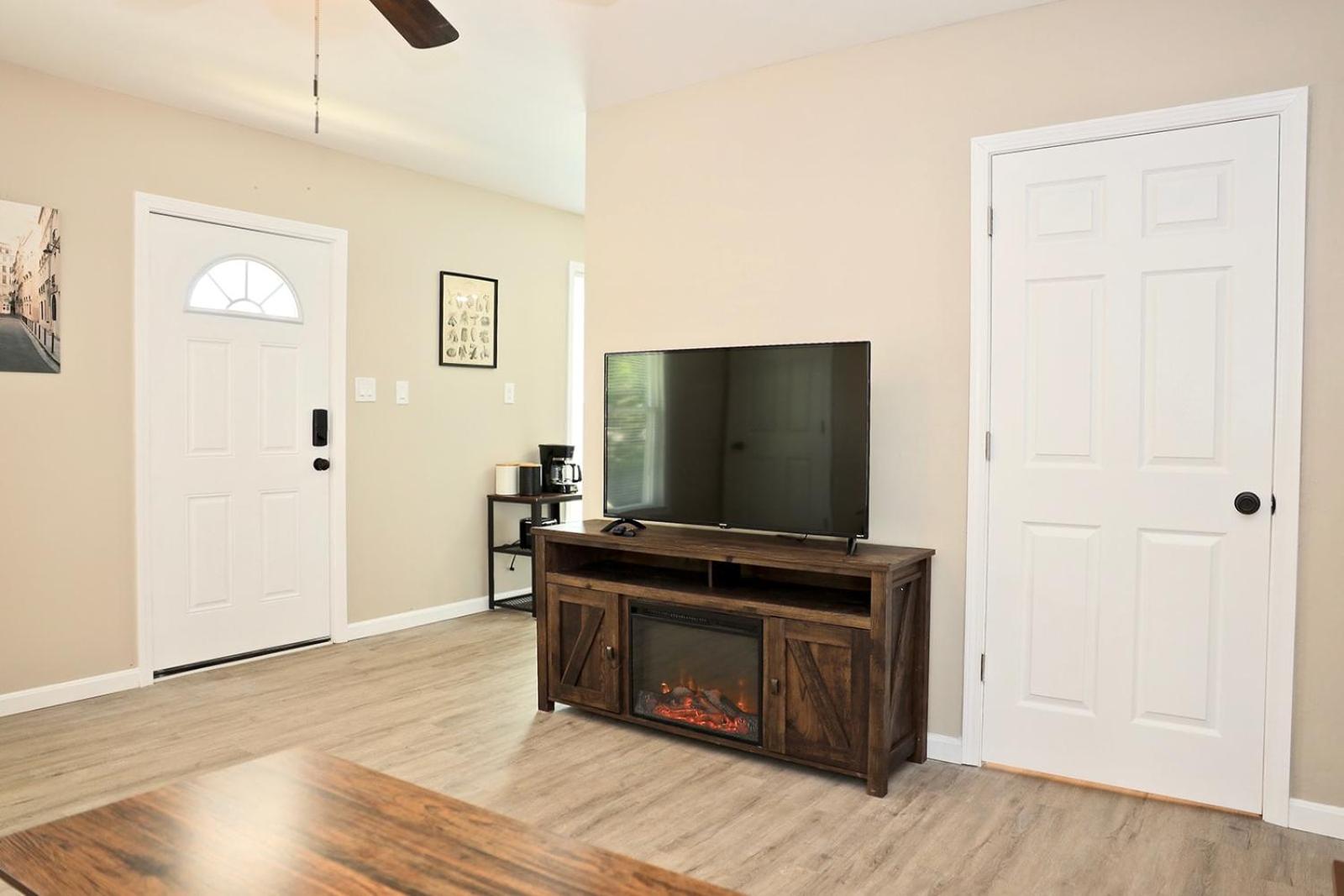 Lincoln, 1 Bedroom House near Xavier & Downtown view 4