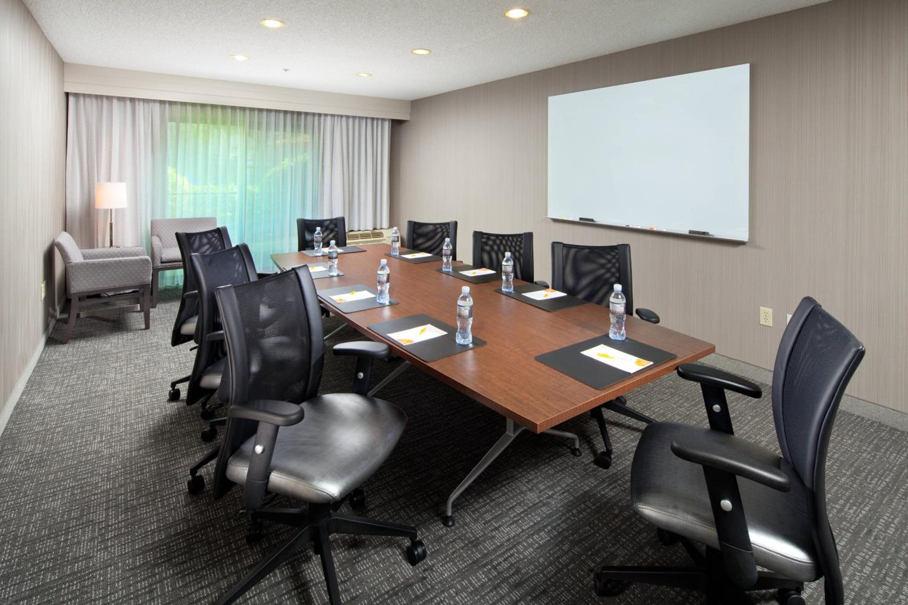Courtyard by Marriott Los Angeles Pasadena Old Town - Property Image 20