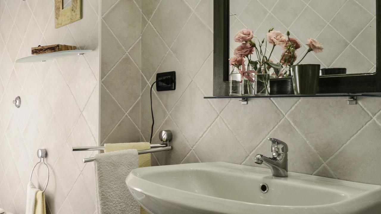 Terre del Sud en Locri — bathroom