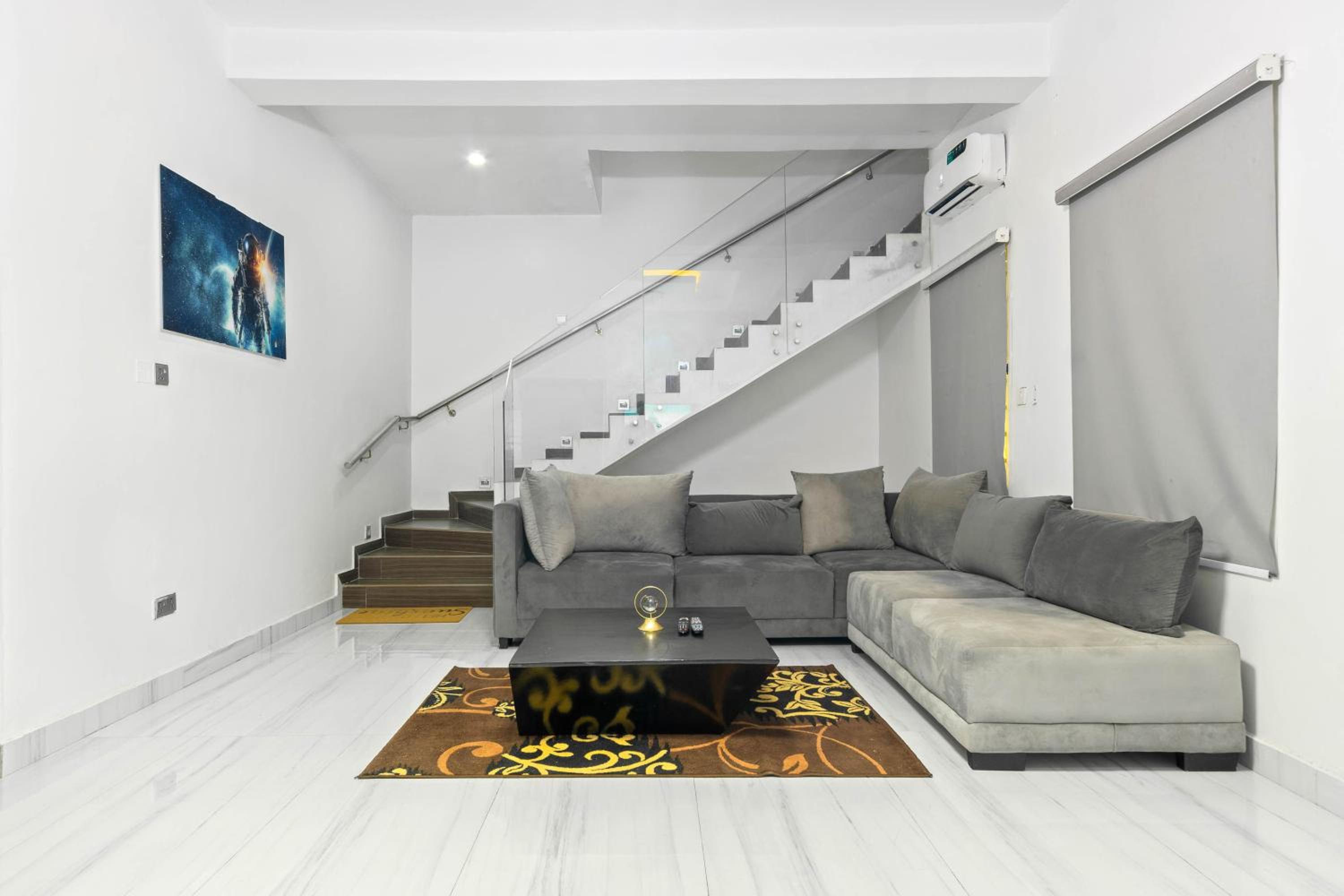 Gorgeous Short-let Apartment Lekki view 3