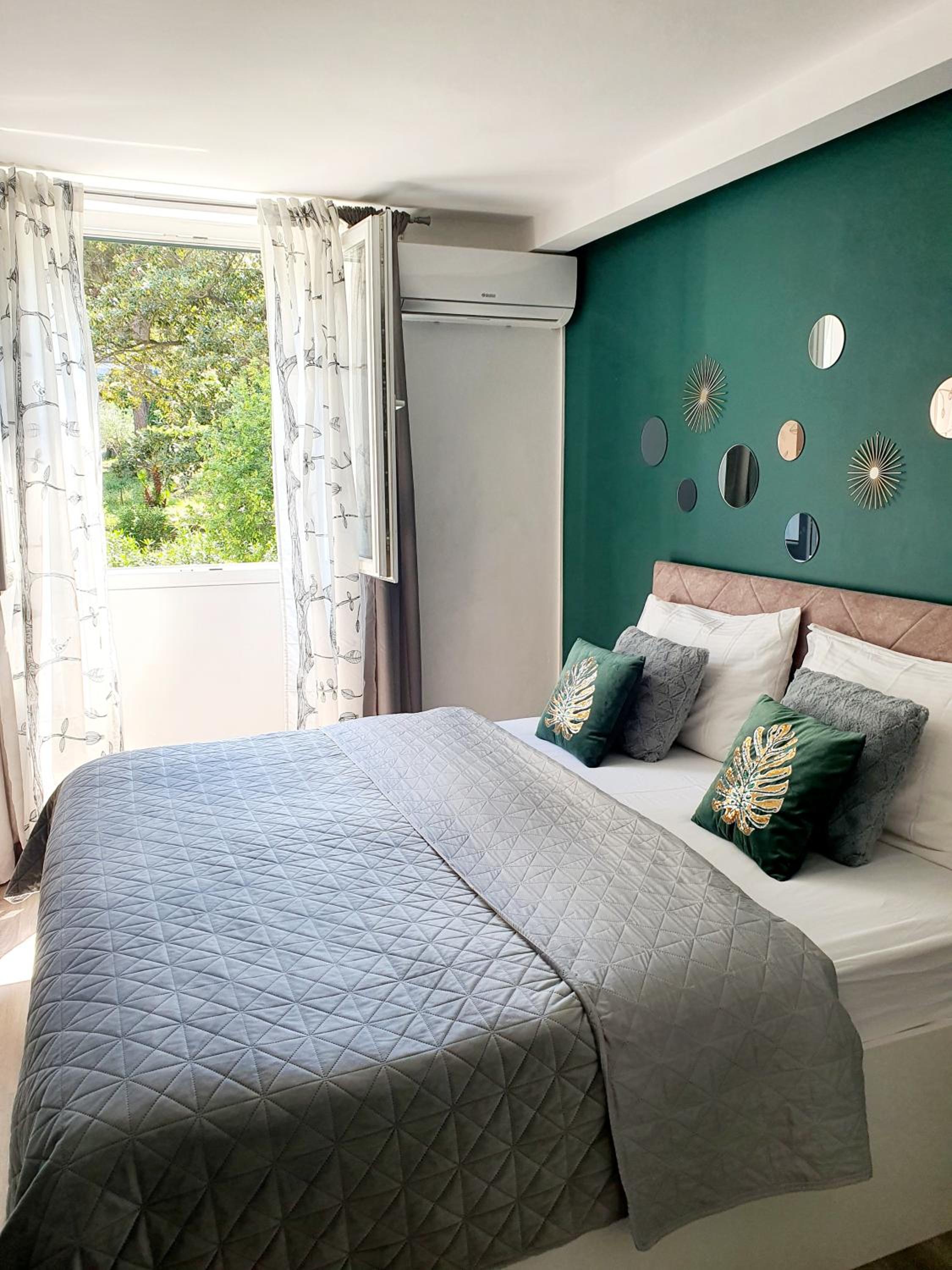 Batala1-City marina apartment with secured private parking