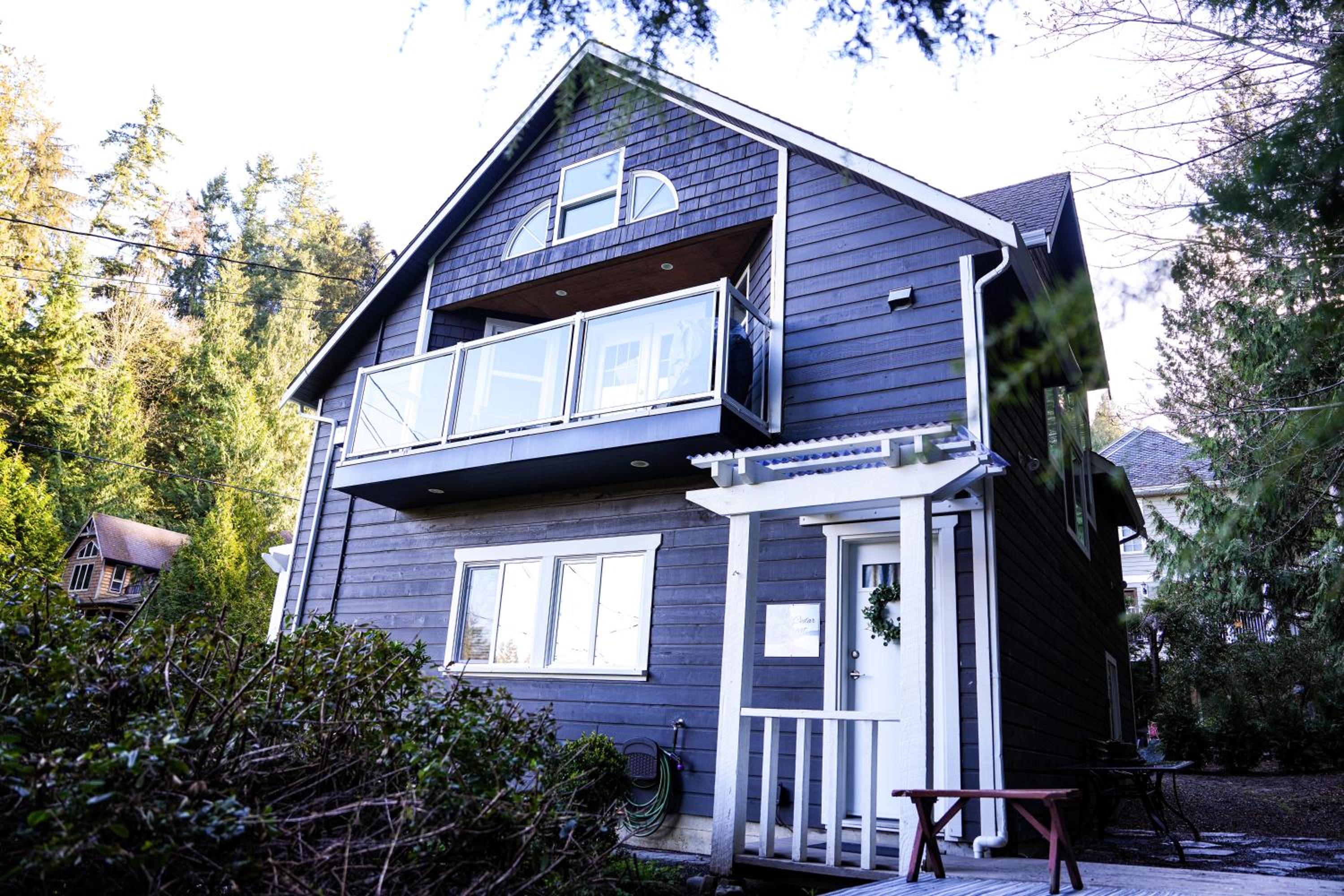 Sea and Cedar Retreat-a home in a tranquil setting