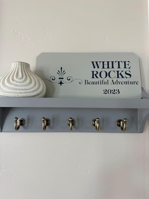 White Rocks-4beds, 3bath,hot tub view 2