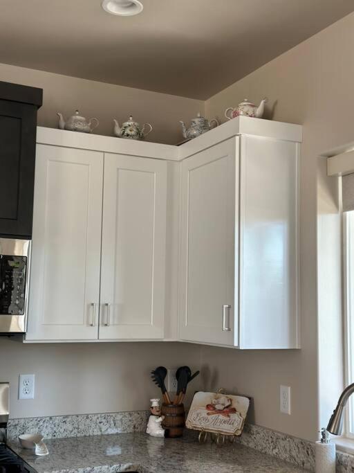 White Rocks-4beds, 3bath,hot tub view 5